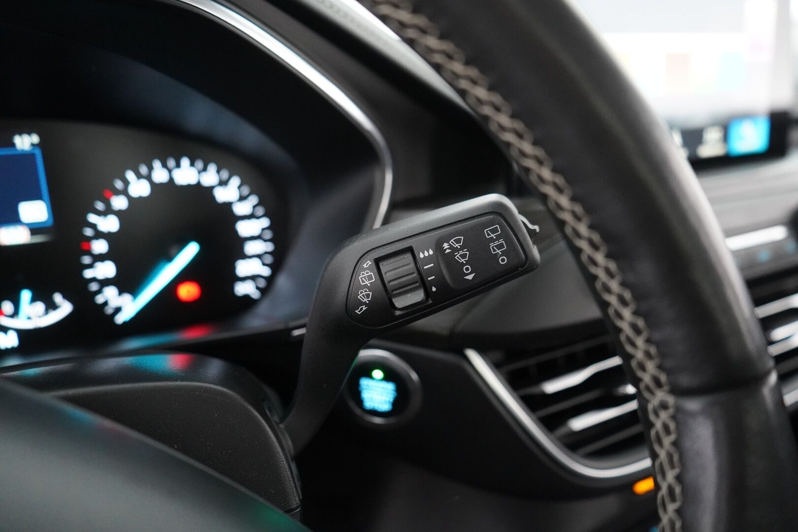 Ford Focus 2019 1,5 EcoBoost 150hv A8 Vignale Wagon - Webasto | ACC | Kamera | Nahkasisusta | Hud | Keyless | S.kontti | Suomi-auto | Huollettu 85tkm | Kahdet renkaat | 2-Omisteinen |
