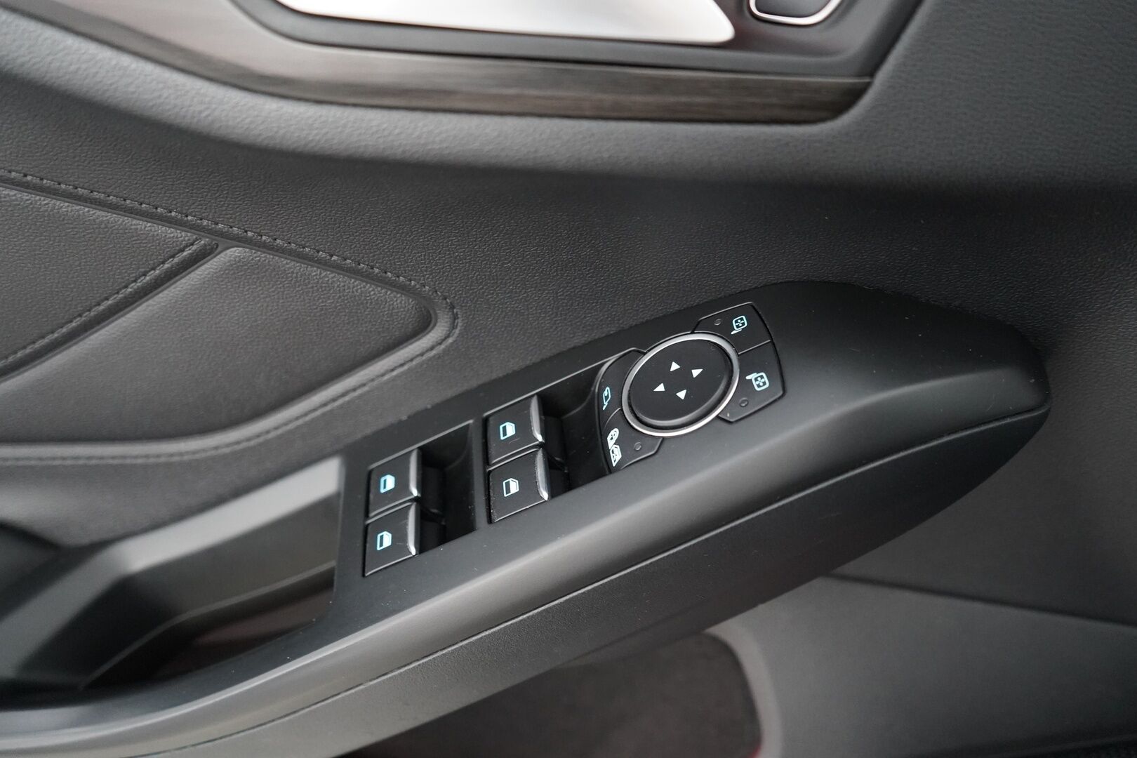 Ford Focus 2019 1,5 EcoBoost 150hv A8 Vignale Wagon - Webasto | ACC | Kamera | Nahkasisusta | Hud | Keyless | S.kontti | Suomi-auto | Huollettu 85tkm | Kahdet renkaat | 2-Omisteinen |