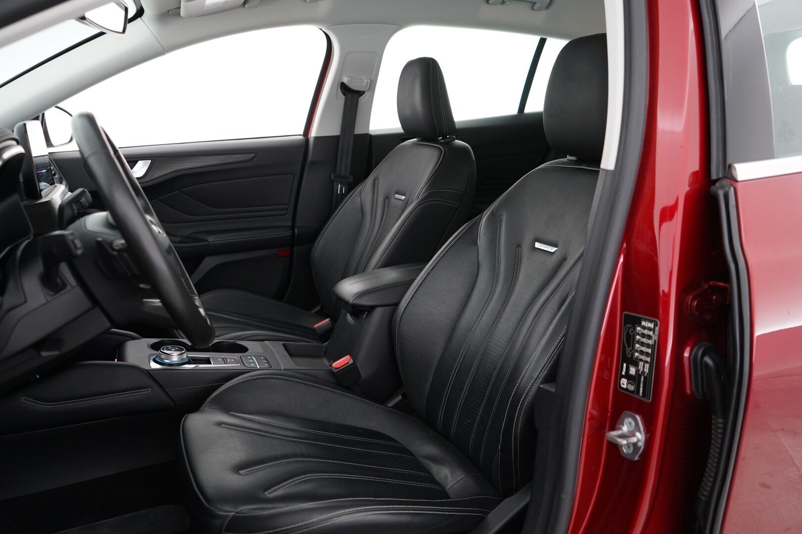 Ford Focus 2019 1,5 EcoBoost 150hv A8 Vignale Wagon - Webasto | ACC | Kamera | Nahkasisusta | Hud | Keyless | S.kontti | Suomi-auto | Huollettu 85tkm | Kahdet renkaat | 2-Omisteinen |
