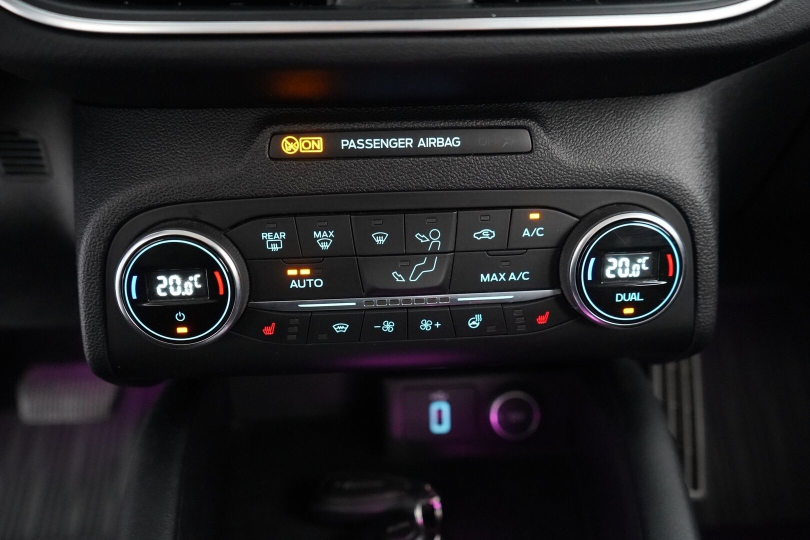 Ford Focus 2019 1,5 EcoBoost 150hv A8 Vignale Wagon - Webasto | ACC | Kamera | Nahkasisusta | Hud | Keyless | S.kontti | Suomi-auto | Huollettu 85tkm | Kahdet renkaat | 2-Omisteinen |