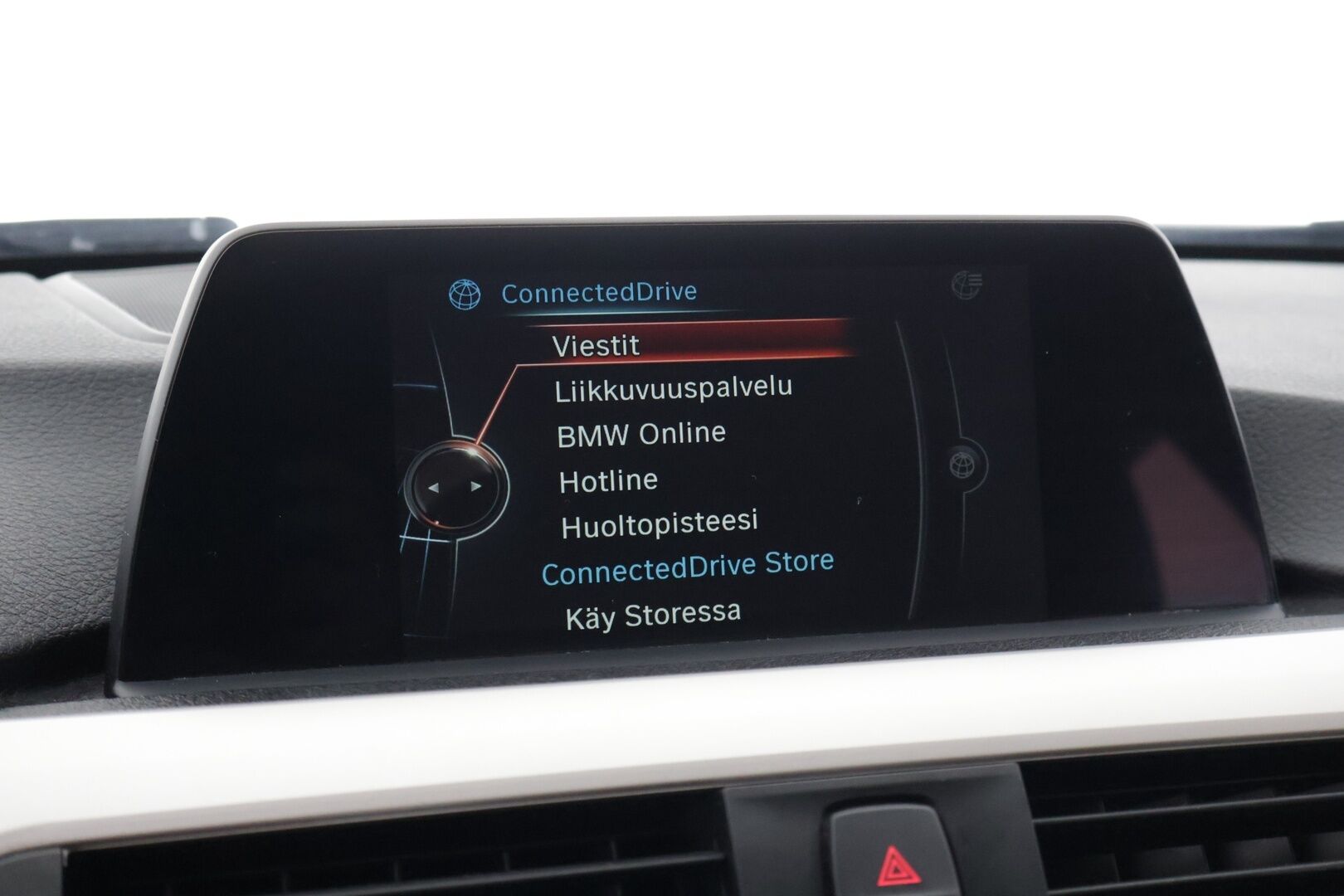 BMW 320 2016 F31 Touring 320d TwinPower Turbo * Hifi / LED / Keyless / P-Kamera / Navi * - * Kahdet renkaat / Särmä historia *