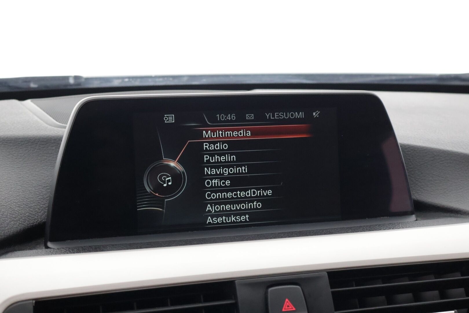 BMW 320 2016 F31 Touring 320d TwinPower Turbo * Hifi / LED / Keyless / P-Kamera / Navi * - * Kahdet renkaat / Särmä historia *
