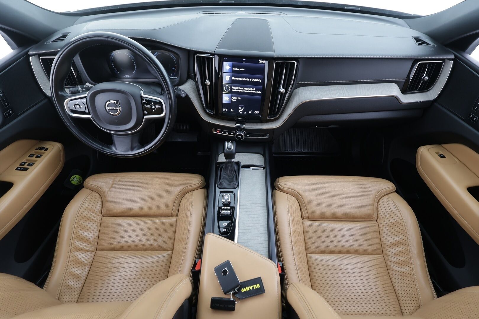 Volvo XC60 2019 D4 AWD Business Inscription aut * Pilot assist / Webasto / Koukku / Ilmastoidut muistipenkit / Panorama / Koukku / Full-LED / P.Kamera * - Suomi-auto / Kahdet Renkaat - HULLUT AVAJAISHULINAT KORKOTARJOUS 3,29 %