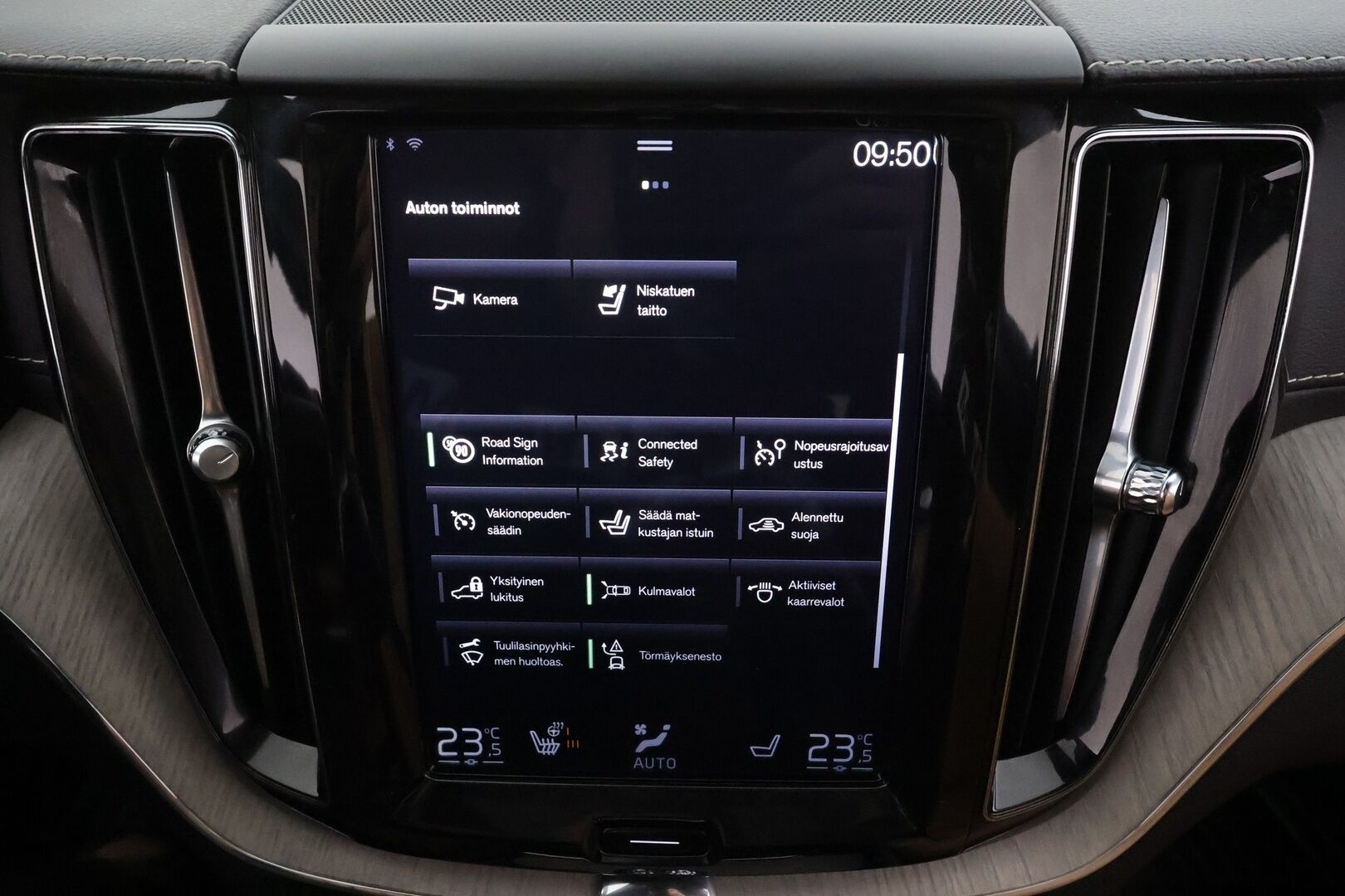 Volvo XC60 2019 D4 AWD Business Inscription aut * Pilot assist / Webasto / Koukku / Ilmastoidut muistipenkit / Panorama / Koukku / Full-LED / P.Kamera * - Suomi-auto / Kahdet Renkaat - HULLUT AVAJAISHULINAT KORKOTARJOUS 3,29 %