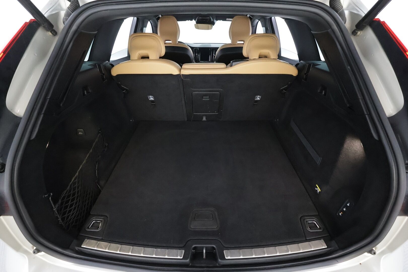 Volvo XC60 2019 D4 AWD Business Inscription aut * Pilot assist / Webasto / Koukku / Ilmastoidut muistipenkit / Panorama / Koukku / Full-LED / P.Kamera * - Suomi-auto / Kahdet Renkaat