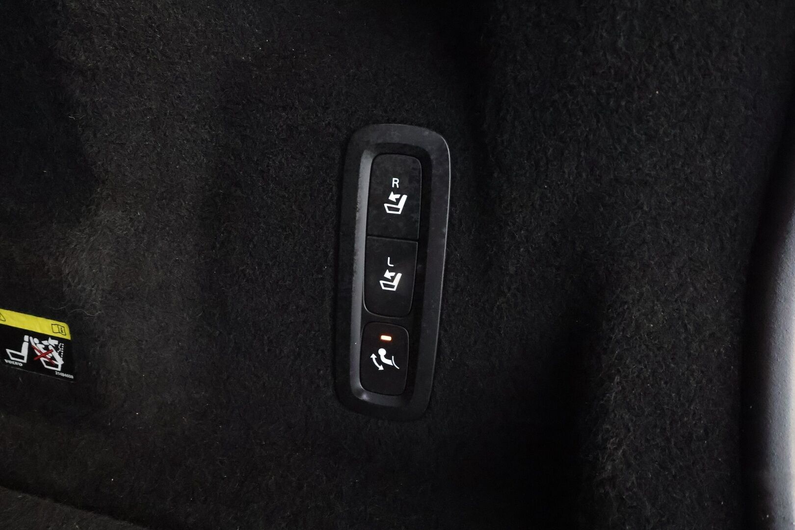 Volvo XC60 2019 D4 AWD Business Inscription aut * Pilot assist / Webasto / Koukku / Ilmastoidut muistipenkit / Panorama / Koukku / Full-LED / P.Kamera * - Suomi-auto / Kahdet Renkaat