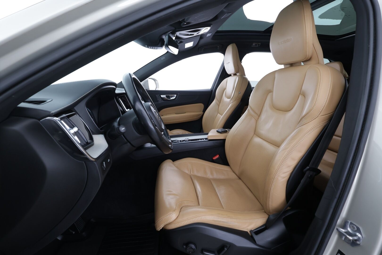 Volvo XC60 2019 D4 AWD Business Inscription aut - Pilot assist|/ Webasto | Koukku | Ilmastoidut muistipenkit | Panorama | Koukku | Full-LED | P.Kamera | 2x renkaat& Volvon alumiinivanteet