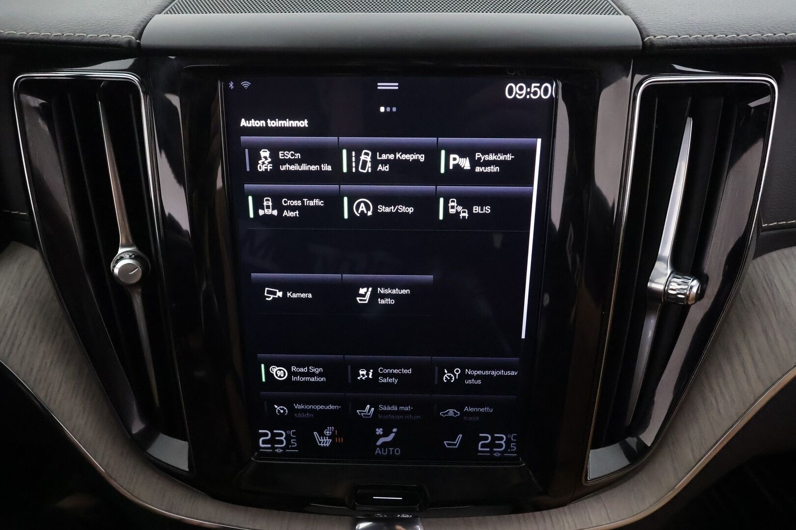 Volvo XC60 2019 D4 AWD Business Inscription aut * Pilot assist / Webasto / Koukku / Ilmastoidut muistipenkit / Panorama / Koukku / Full-LED / P.Kamera * - Suomi-auto / Kahdet Renkaat