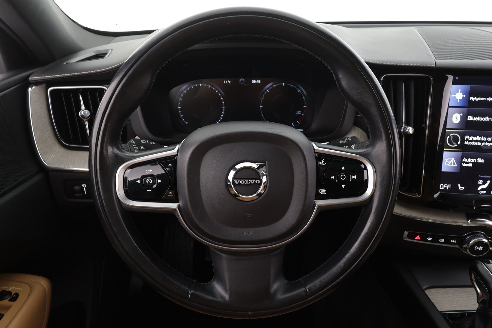 Volvo XC60 2019 D4 AWD Business Inscription aut - Pilot assist|/ Webasto | Koukku | Ilmastoidut muistipenkit | Panorama | Koukku | Full-LED | P.Kamera | 2x renkaat& Volvon alumiinivanteet