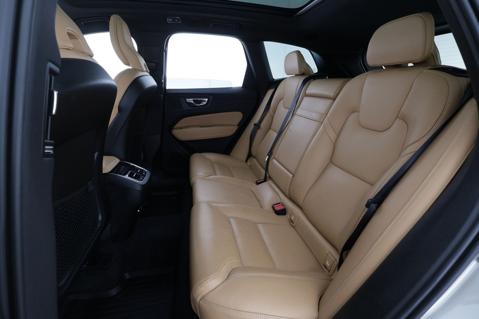 Volvo XC60 2019 D4 AWD Business Inscription aut * Pilot assist / Webasto / Koukku / Ilmastoidut muistipenkit / Panorama / Koukku / Full-LED / P.Kamera * - Suomi-auto / Kahdet Renkaat