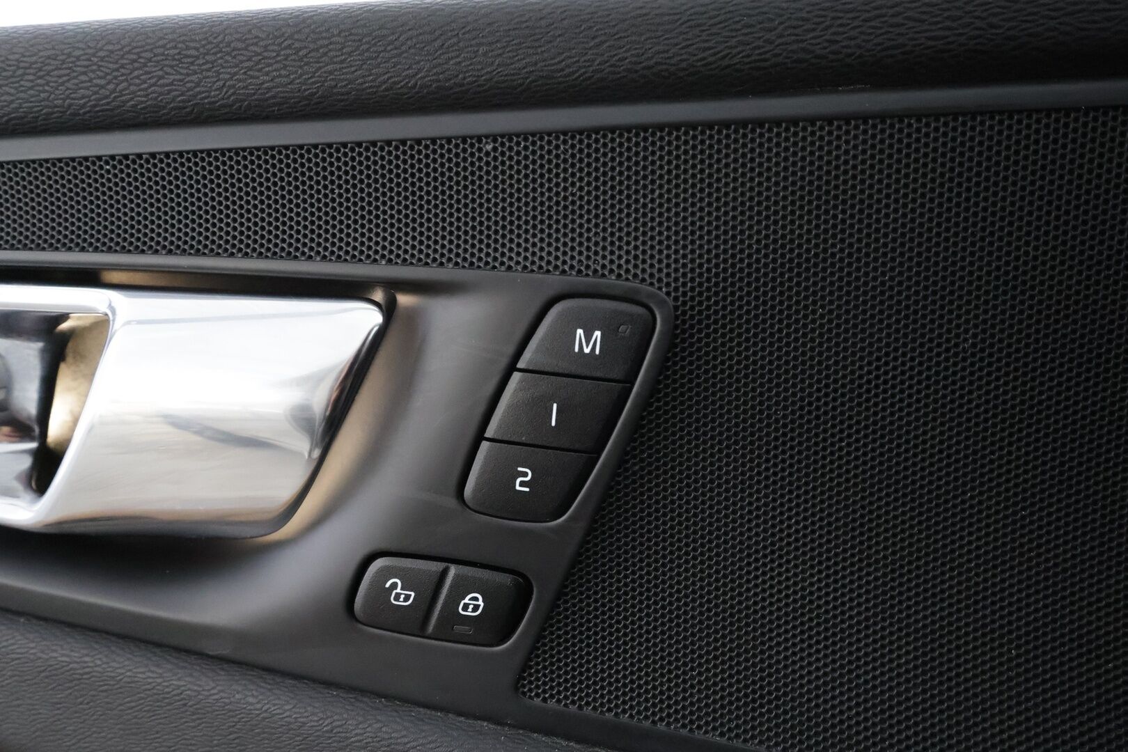 Volvo XC60 2019 D4 AWD Business Inscription aut - Pilot assist|/ Webasto | Koukku | Ilmastoidut muistipenkit | Panorama | Koukku | Full-LED | P.Kamera | 2x renkaat& Volvon alumiinivanteet