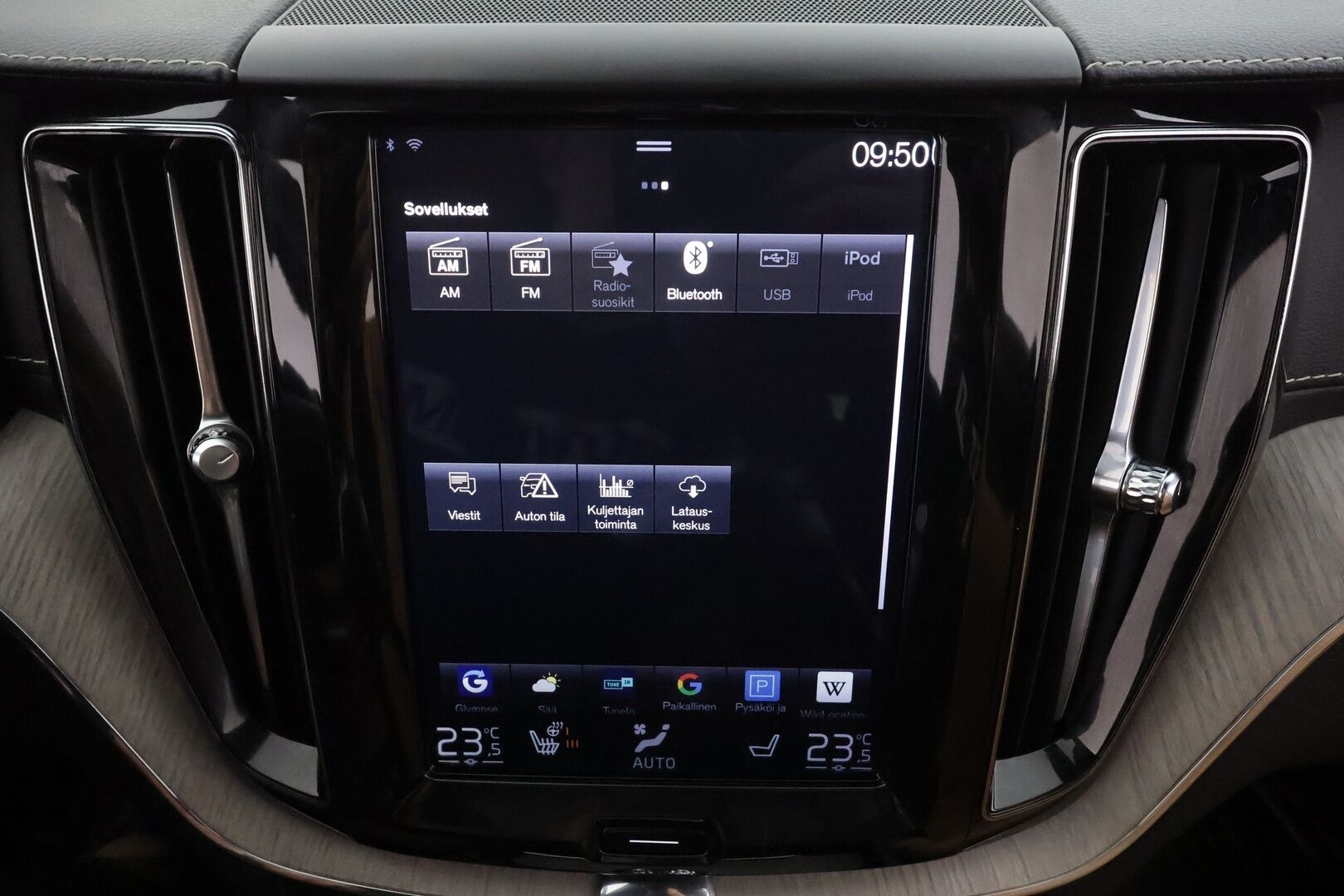 Volvo XC60 2019 D4 AWD Business Inscription aut - Pilot assist|/ Webasto | Koukku | Ilmastoidut muistipenkit | Panorama | Koukku | Full-LED | P.Kamera | 2x renkaat& Volvon alumiinivanteet