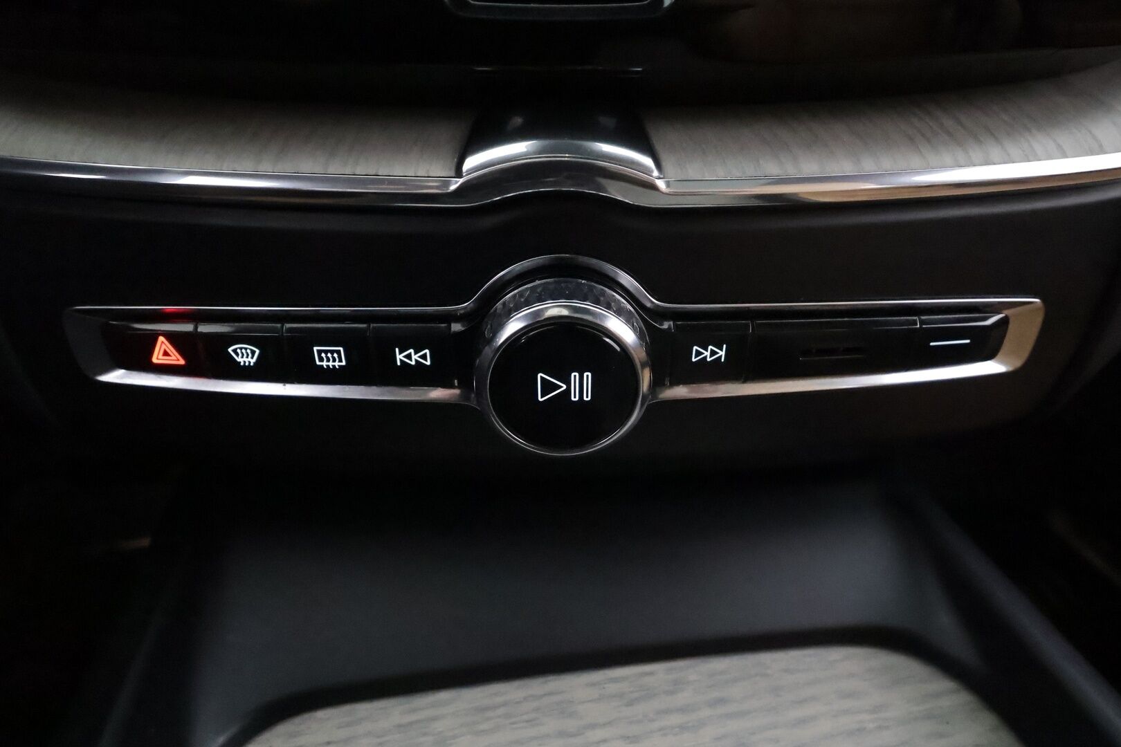 Volvo XC60 2019 D4 AWD Business Inscription aut - Pilot assist|/ Webasto | Koukku | Ilmastoidut muistipenkit | Panorama | Koukku | Full-LED | P.Kamera | 2x renkaat& Volvon alumiinivanteet