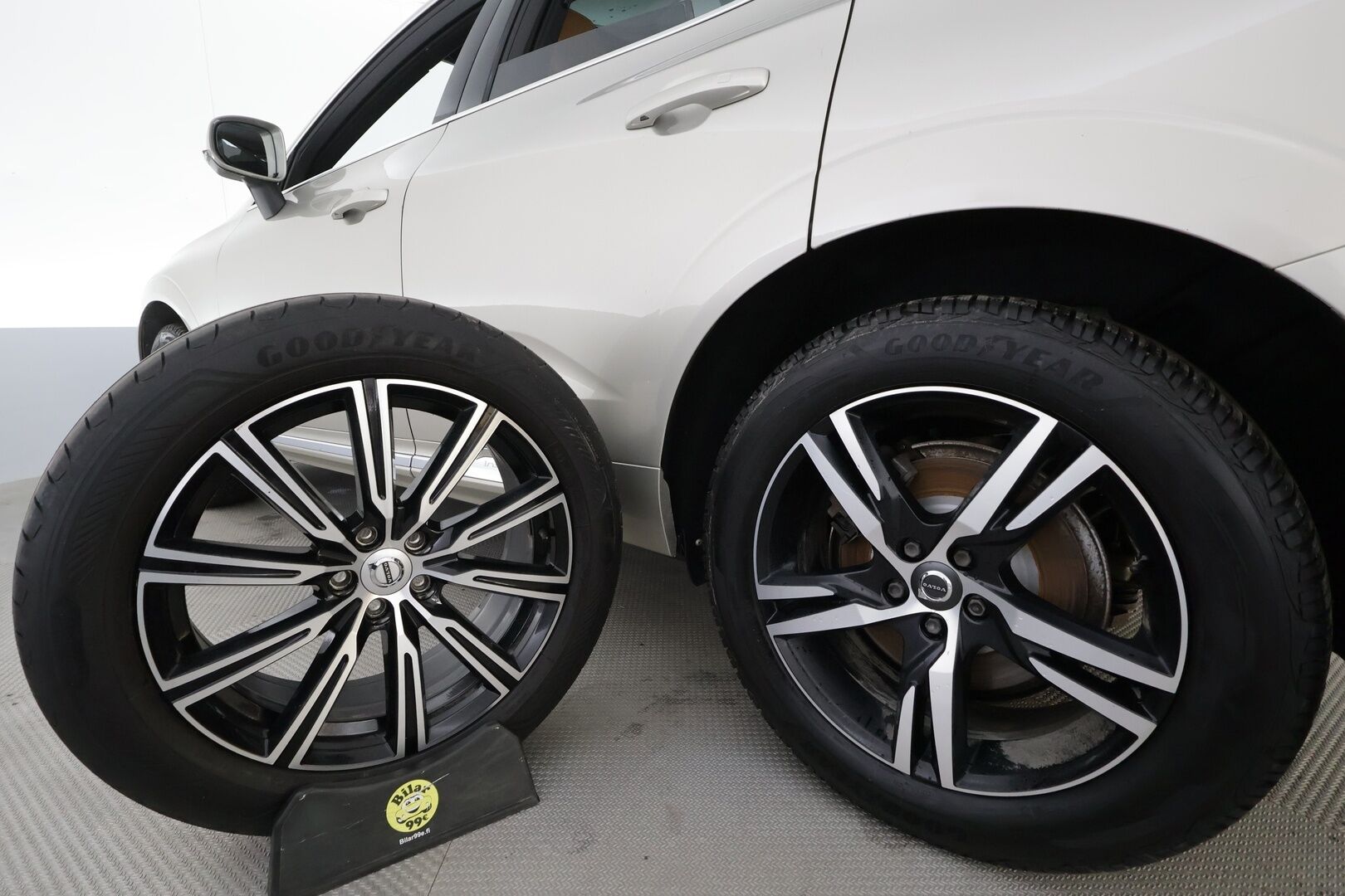 Volvo XC60 2019 D4 AWD Business Inscription aut * Pilot assist / Webasto / Koukku / Ilmastoidut muistipenkit / Panorama / Koukku / Full-LED / P.Kamera * - Suomi-auto / Kahdet Renkaat - HULLUT AVAJAISHULINAT KORKOTARJOUS 3,29 %