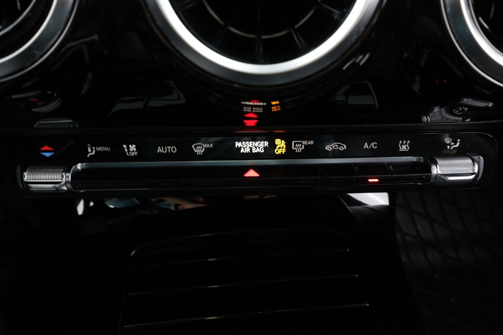 Mercedes-Benz A 2019 180 A Business Style * Suomi-auto / Webasto / Vakkari / P.kamera / LED / Puolinahat / Apple&Android * - Kahdet renkaat aluvanteilla - HULLU BLACKWEEK KORKOTARJOUS 2,49%