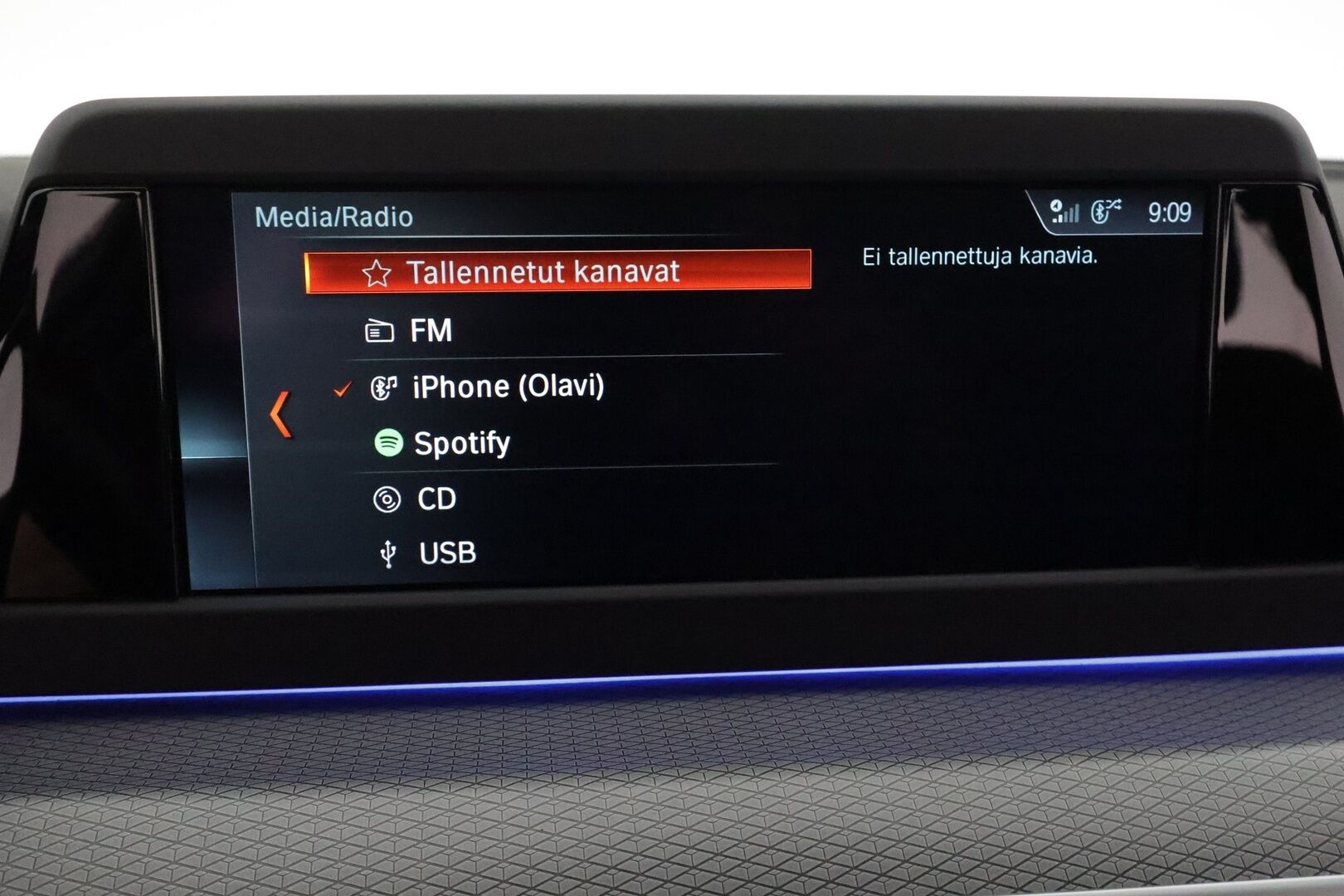 BMW 520 2018 G31 Touring A xDrive Business M Sport **Vakkari / P.kamera / Webasto / Koukku / Hifit / Sporttipenkit** - Kahdet renkaat aluvanteilla / Kangas-Alcantara 
