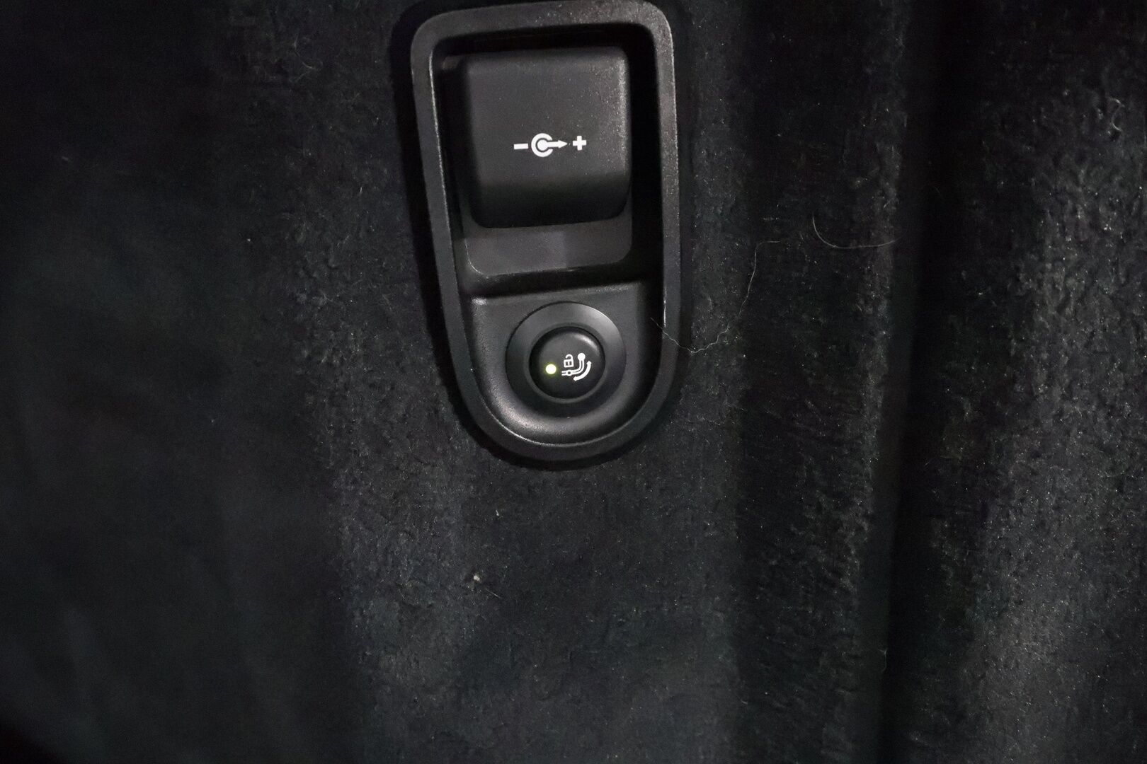 BMW 520 2018 G31 Touring A xDrive Business M Sport **Vakkari / P.kamera / Webasto / Koukku / Hifit / Sporttipenkit** - Kahdet renkaat aluvanteilla / Kangas-Alcantara 
