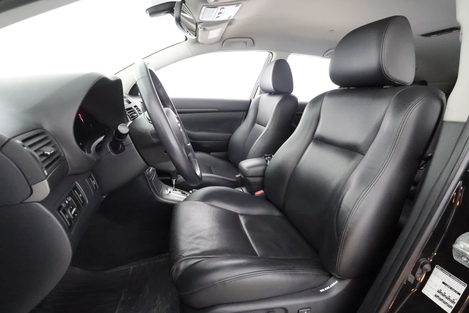 Toyota Avensis 2006 2,4 VVT-i Linea Sol Elegant 4d aut - | Merkkihuollot | Nahkaverhoilu | Sähköpenkit | Xenon | Lohko+sisähaara | Vakkari | Aut. ilmastointi | 2x renkaat aluvantein |