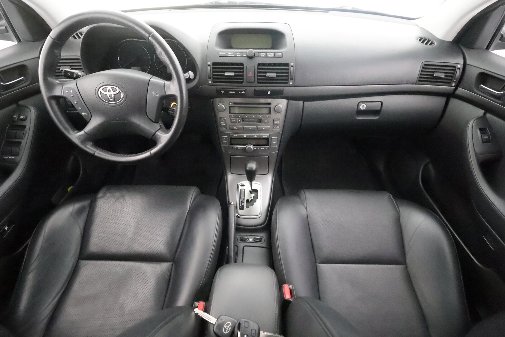 Toyota Avensis 2006 2,4 VVT-i Linea Sol Elegant 4d aut - | Merkkihuollot | Nahkaverhoilu | Sähköpenkit | Xenon | Lohko+sisähaara | Vakkari | Aut. ilmastointi | 2x renkaat aluvantein |