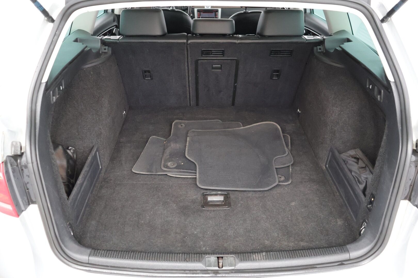 Volkswagen Passat 2012 Variant Highline 1,4 EcoFuel TSI 110 kW (150 hv) *YritysOutlet, Myydään vain yrityksille!* - Koukku / Nahat / Vakkari / Lohko / Xenon