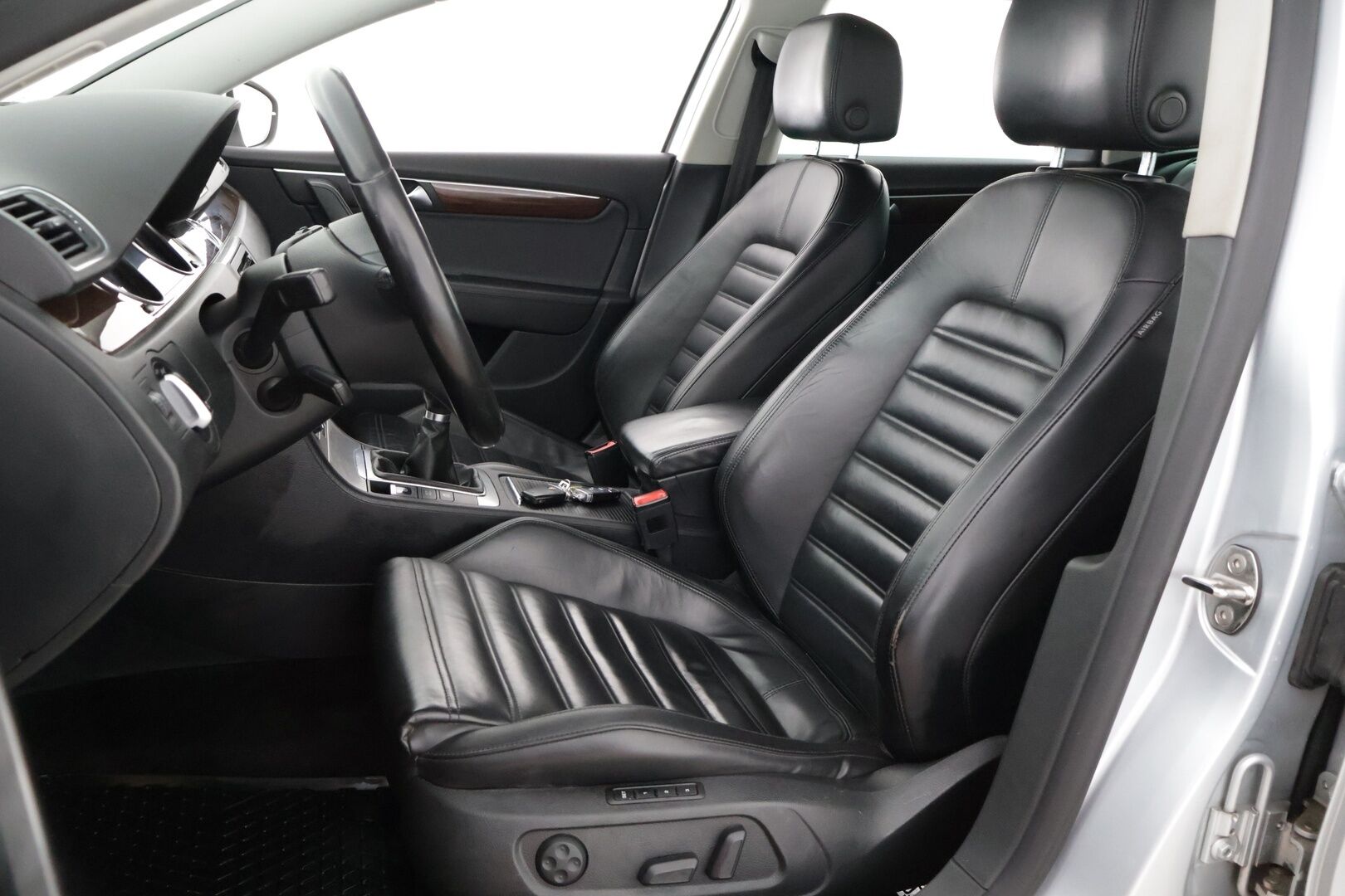 Volkswagen Passat 2012 Variant Highline 1,4 EcoFuel TSI 110 kW (150 hv) *YritysOutlet, Myydään vain yrityksille!* - Koukku / Nahat / Vakkari / Lohko / Xenon