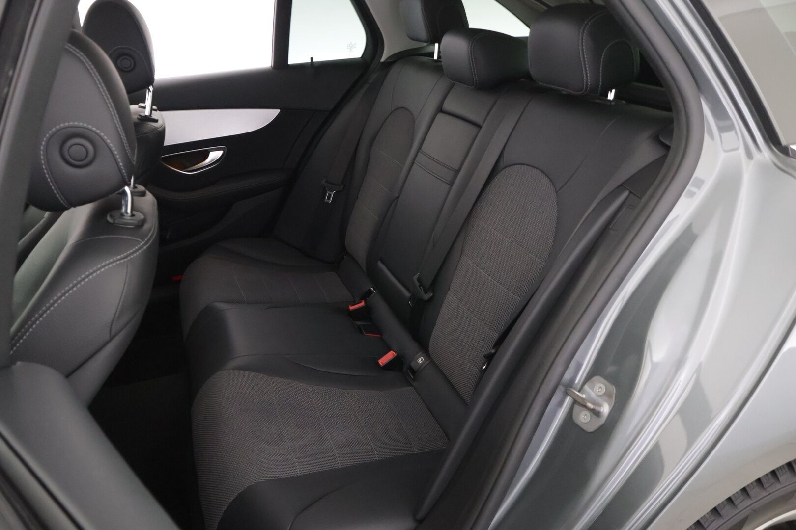 Mercedes-Benz C 2019 200 4Matic T A Business Avantgarde ** Lohko+sisäp / Facelift! / Multibeam LED / Vetokoukku / P.kamera / Sporttipenkit ** - Osta itsellesi tilava ja taloudellinen juuri merkkihuollettu C-sarjan Mercedes vetokoukulla, lohkolämmittimellä ja kahdella hyvällä rengassarjalla! 