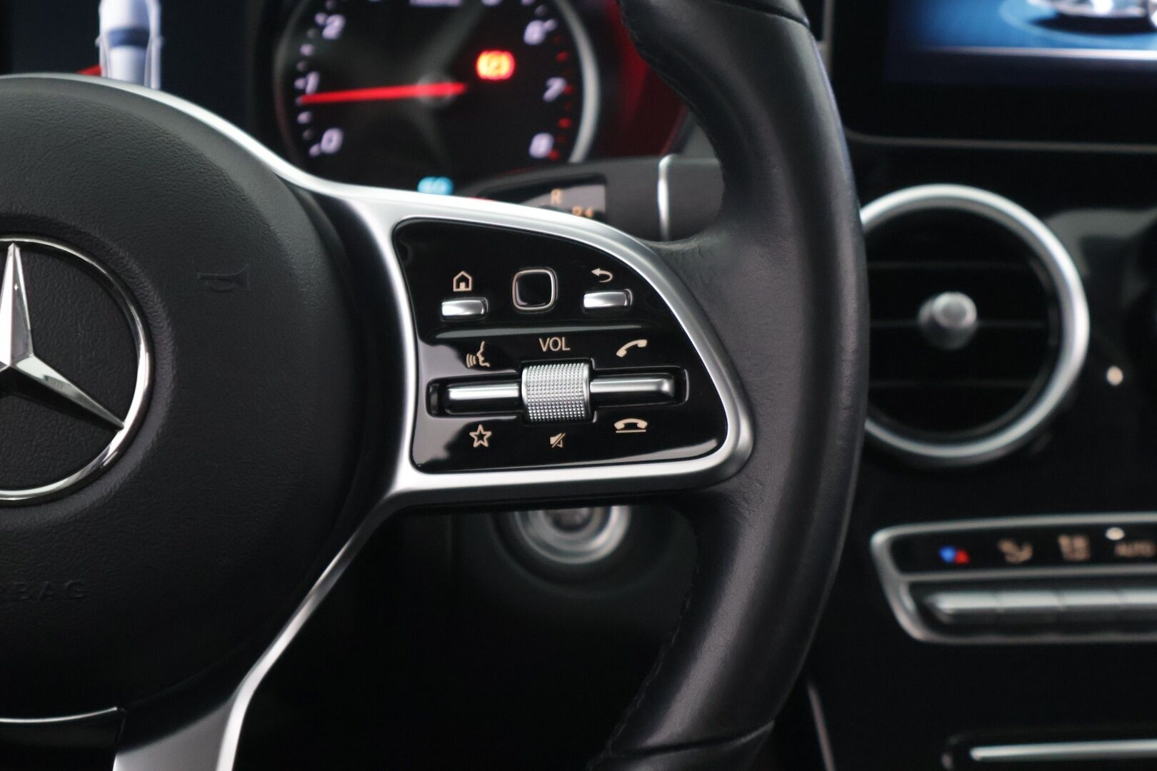 Mercedes-Benz C 2019 200 4Matic T A Business Avantgarde ** Lohko+sisäp / Facelift! / Multibeam LED / Vetokoukku / P.kamera / Sporttipenkit ** - Tästä tilava ja taloudellinen juuri merkkihuollettu C-sarjan Mercedes vetokoukulla, lohkolämmittimellä ja kahdella hyvällä rengassarjalla! 