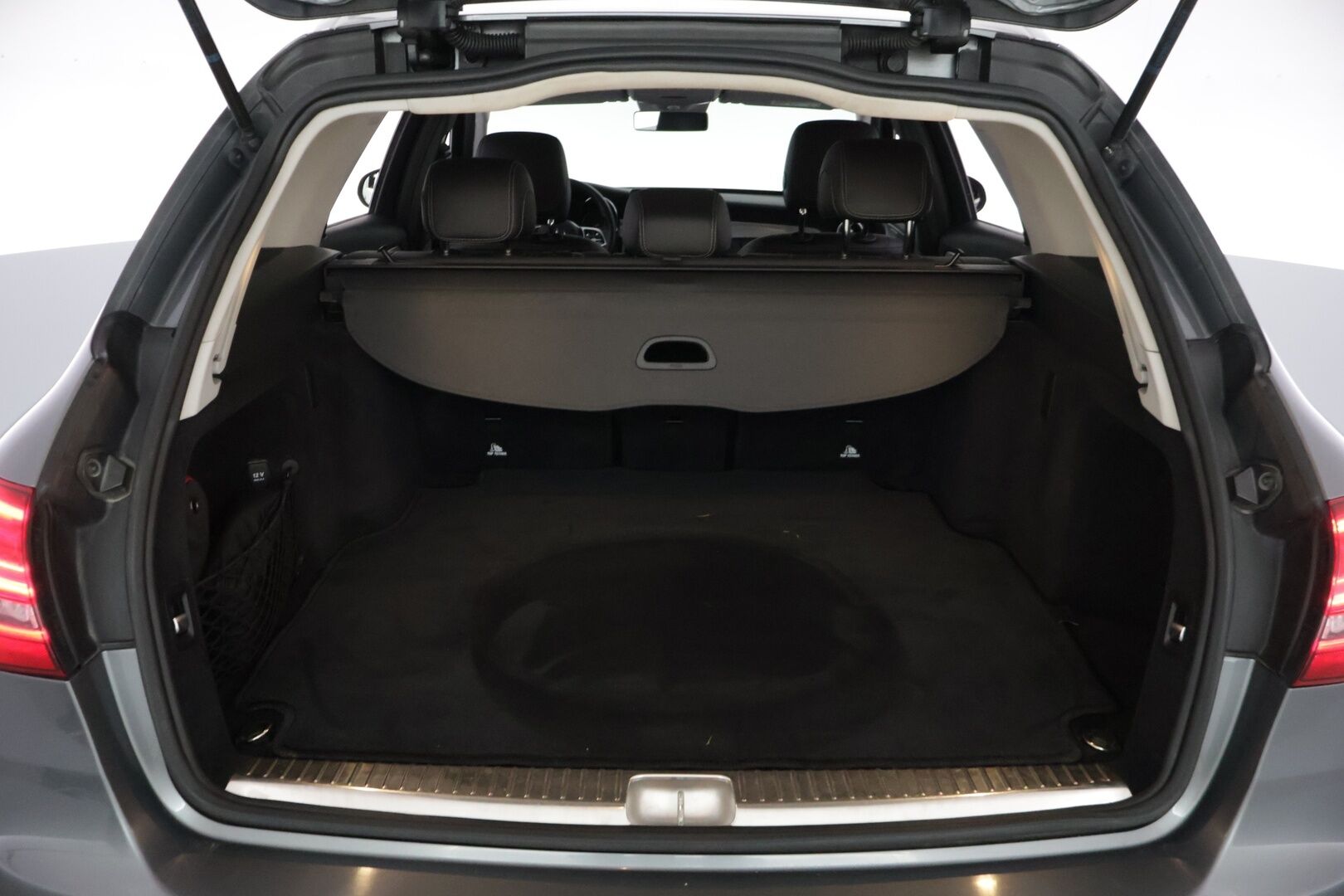 Mercedes-Benz C 2019 200 4Matic T A Business Avantgarde ** Lohko+sisäp / Facelift! / Multibeam LED / Vetokoukku / P.kamera / Sporttipenkit ** - Osta itsellesi tilava ja taloudellinen juuri merkkihuollettu C-sarjan Mercedes vetokoukulla, lohkolämmittimellä ja kahdella hyvällä rengassarjalla! 