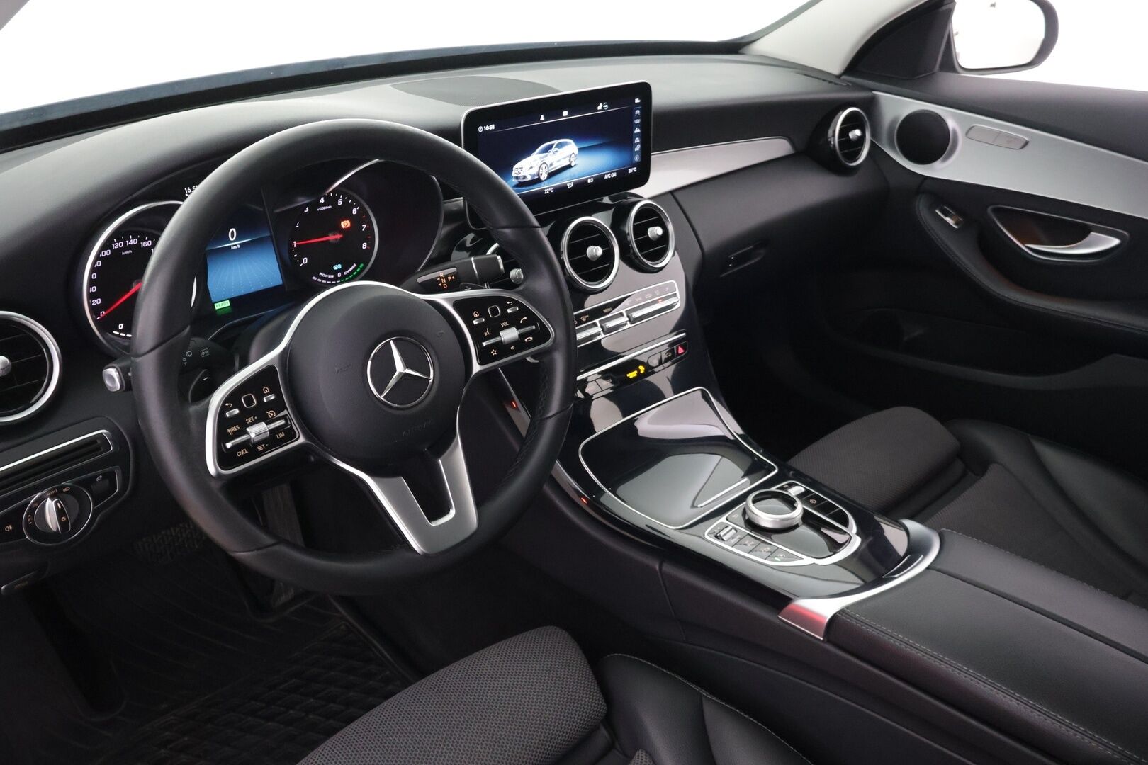 Mercedes-Benz C 2019 200 4Matic T A Business Avantgarde ** Lohko+sisäp / Facelift! / Multibeam LED / Vetokoukku / P.kamera / Sporttipenkit ** - Tästä tilava ja taloudellinen juuri merkkihuollettu C-sarjan Mercedes vetokoukulla, lohkolämmittimellä ja kahdella hyvällä rengassarjalla! 