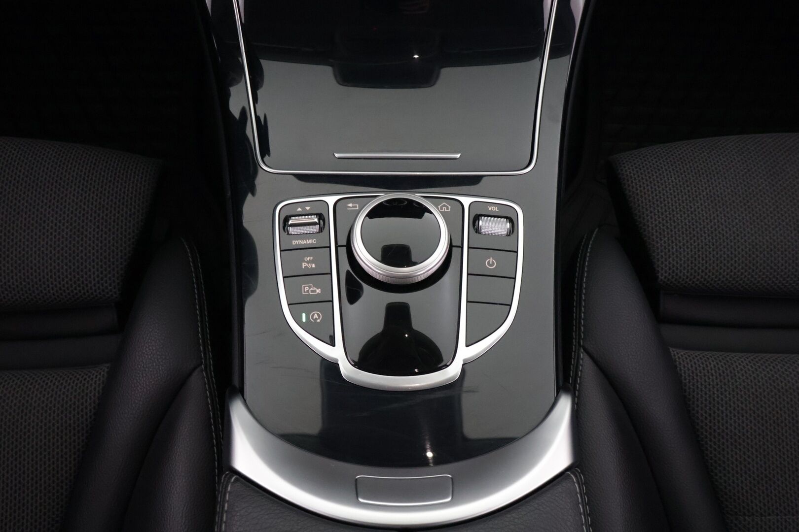 Mercedes-Benz C 2019 200 4Matic T A Business Avantgarde ** Lohko+sisäp / Facelift! / Multibeam LED / Vetokoukku / P.kamera / Sporttipenkit ** - Osta itsellesi tilava ja taloudellinen juuri merkkihuollettu C-sarjan Mercedes vetokoukulla, lohkolämmittimellä ja kahdella hyvällä rengassarjalla! 