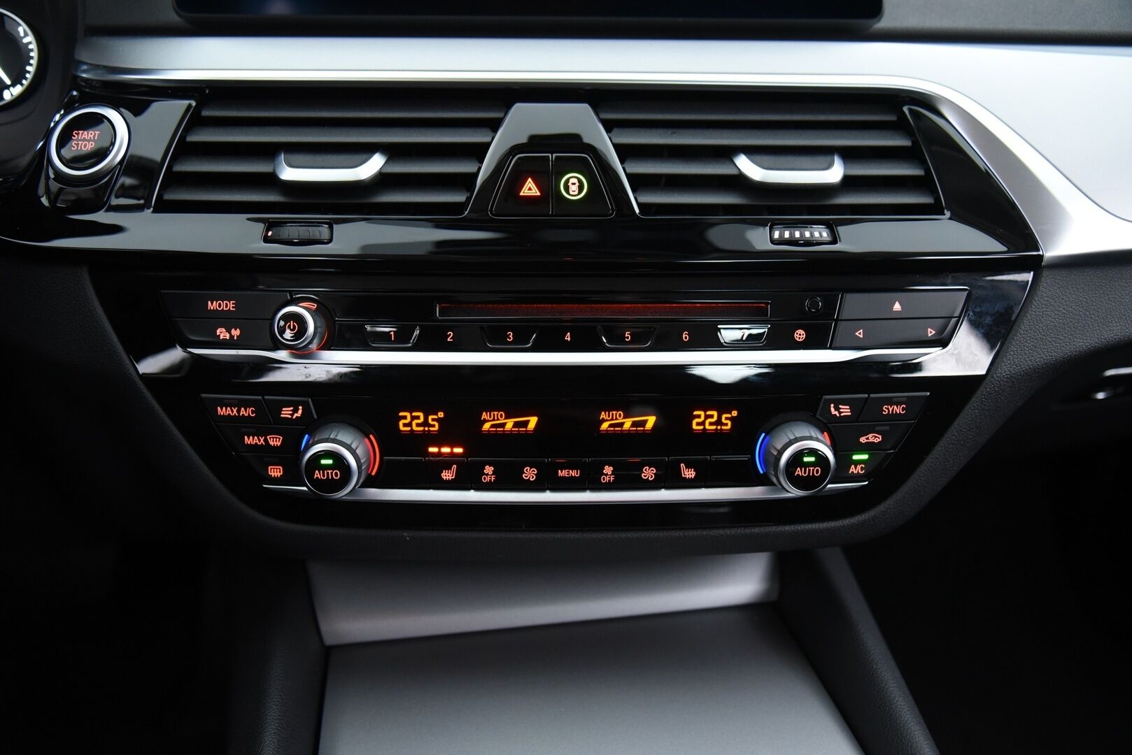 BMW 530 2019 G30 Sedan 530e A Charged Edition * 2.Om Suomiauto / P-Kamera / Prof.Navi / Ratinlämm. / Digimittari / Huippusiisti! * - Huollettu 10/25! / 2x Renkaat vanteineen!