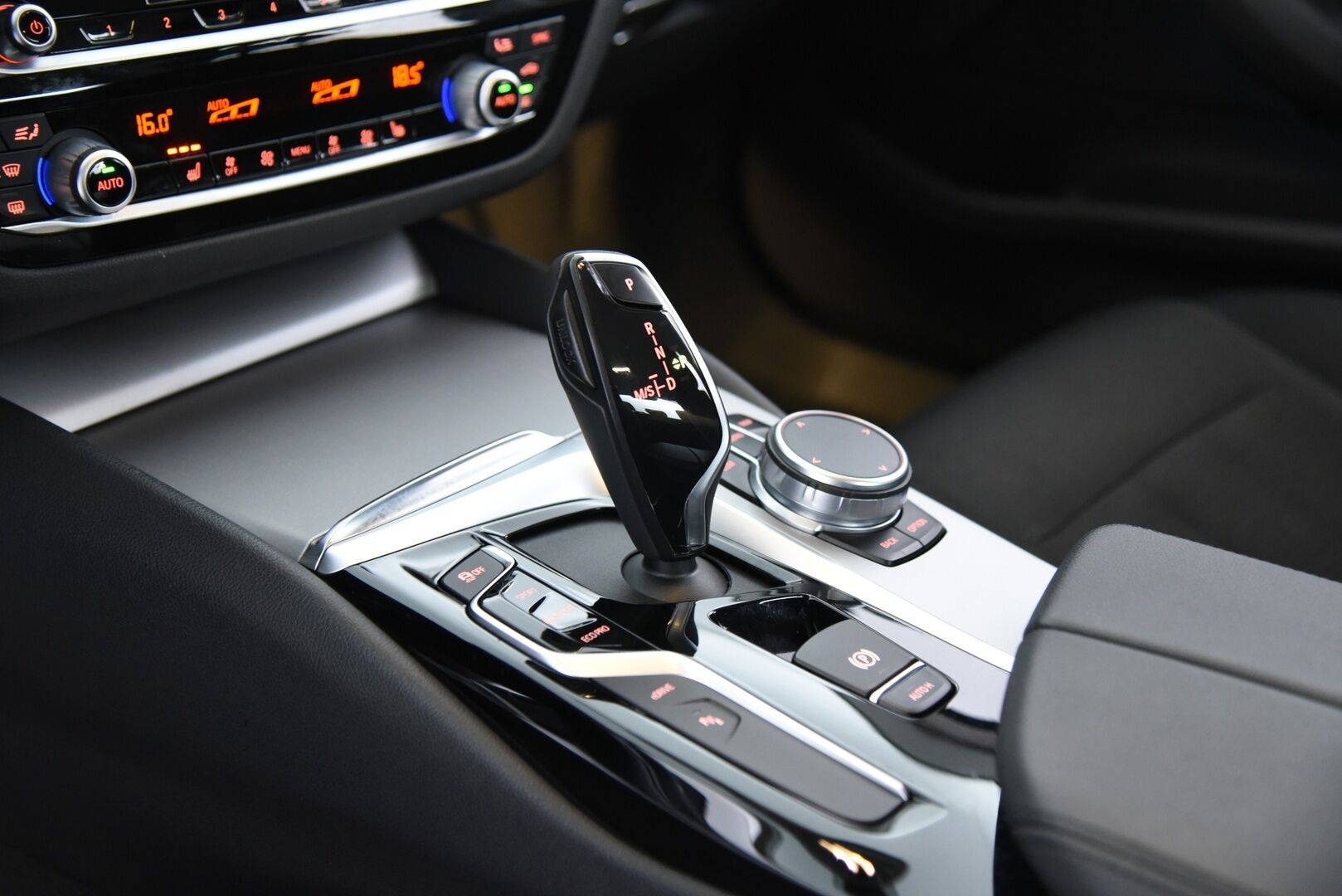BMW 530 2019 G30 Sedan 530e A Charged Edition * 2.Om Suomiauto / P-Kamera / Prof.Navi / Ratinlämm. / Digimittari / Huippusiisti! * - Huollettu 10/25! / 2x Renkaat vanteineen!