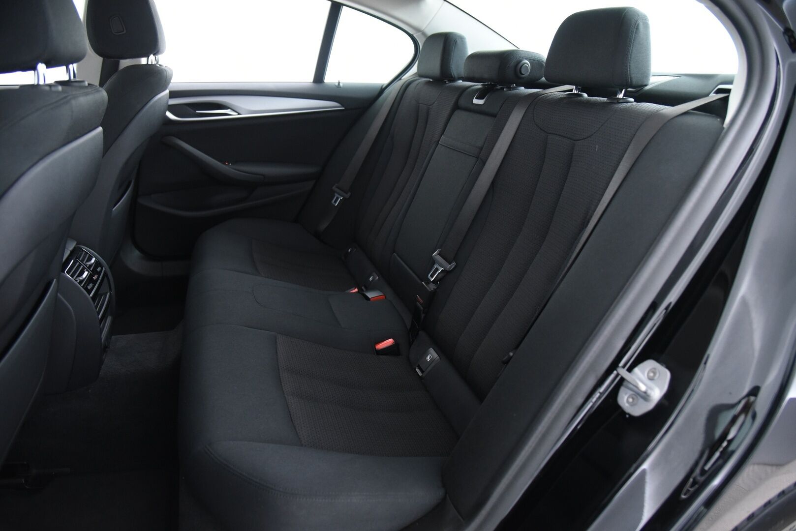BMW 530 2019 G30 Sedan 530e A Charged Edition * 2.Om Suomiauto / P-Kamera / Prof.Navi / Ratinlämm. / Digimittari / Huippusiisti! * - Huollettu 10/25! / 2x Renkaat vanteineen!