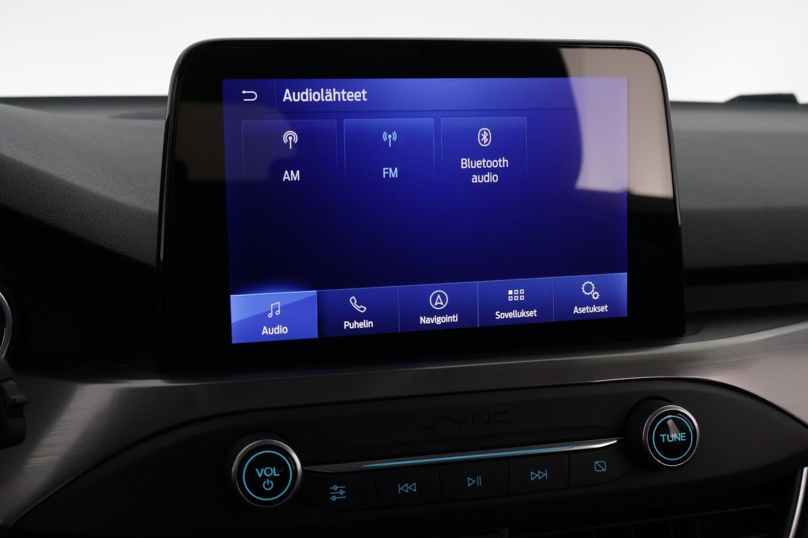 Ford Focus 2019 1,0 EcoBoost 125hv A8 Titanium Wagon * Webasto / Bang&Olufsen / Adapt.Vakkari / Navi / Adapt.LED / Kaistavahti - Suomiauto / 2x Renkaat aluvantein / Jakopää Ketjulla / Supervarusteet!