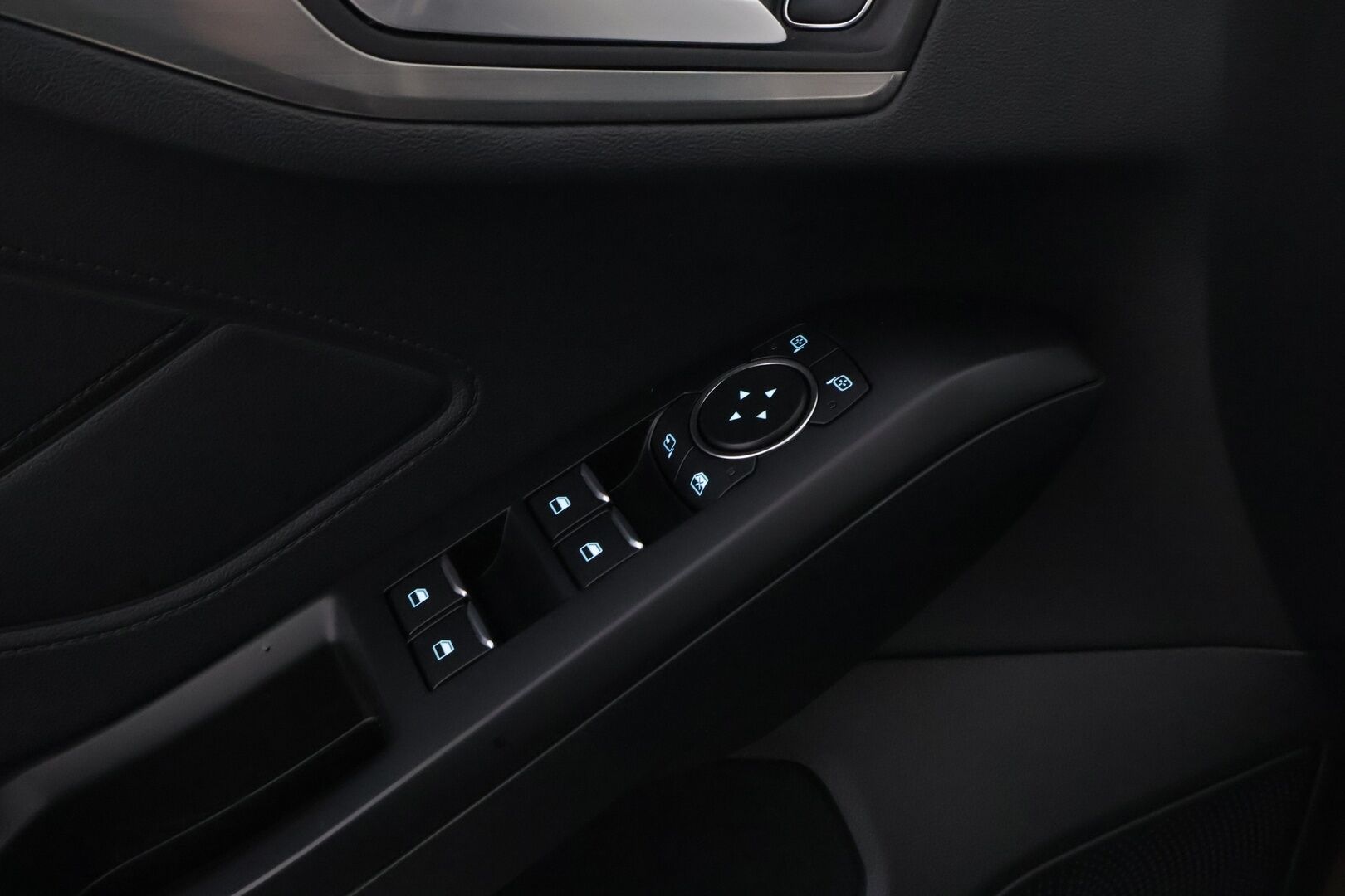 Ford Focus 2019 1,0 EcoBoost 125hv A8 Titanium Wagon * Webasto / Bang&Olufsen / Adapt.Vakkari / Navi / Adapt.LED / Kaistavahti - Suomiauto / 2x Renkaat aluvantein / Jakopää Ketjulla / Supervarusteet!