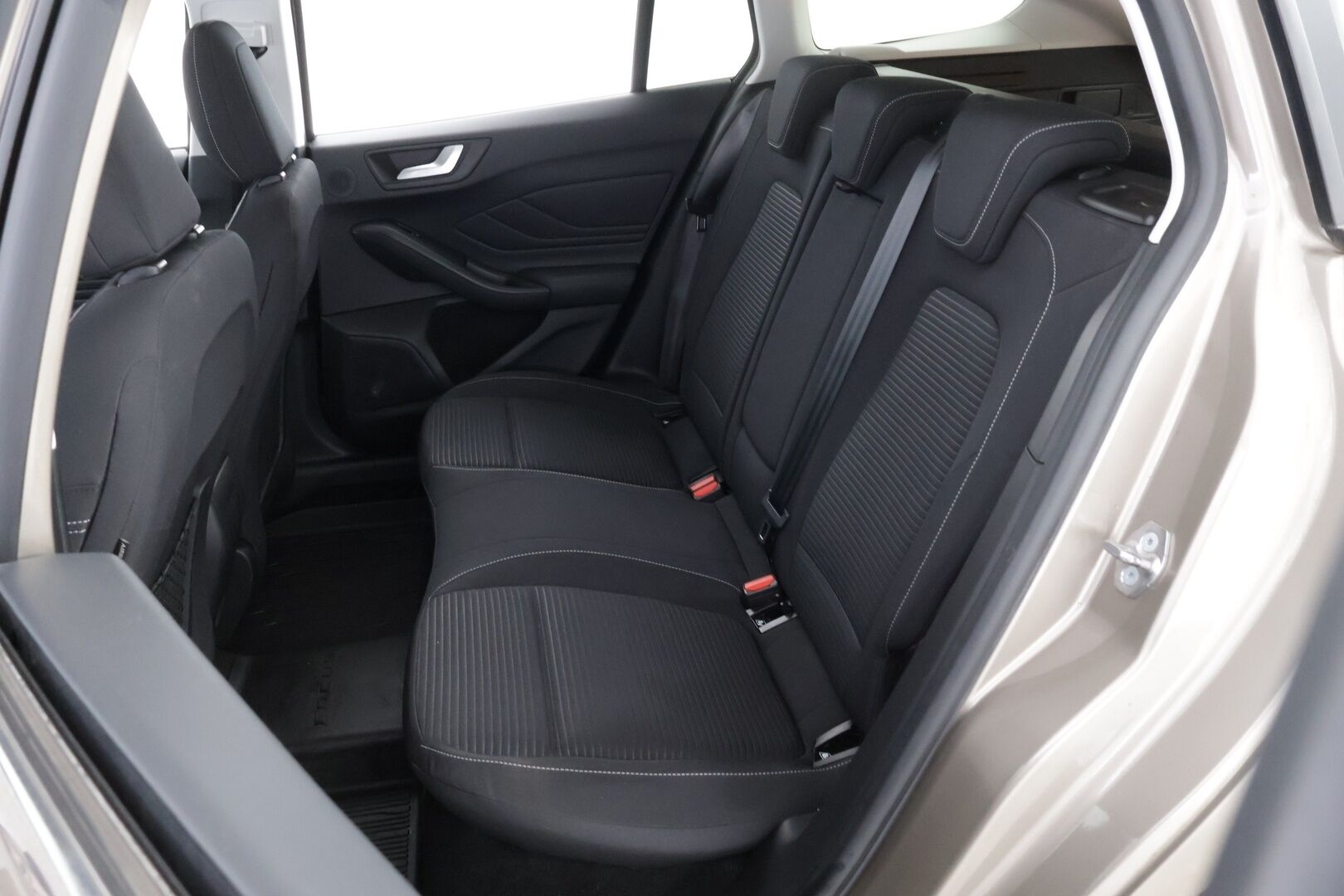 Ford Focus 2019 1,0 EcoBoost 125hv A8 Titanium Wagon * Webasto / Bang&Olufsen / Adapt.Vakkari / Navi / Adapt.LED / Kaistavahti - Suomiauto / 2x Renkaat aluvantein / Jakopää Ketjulla / Supervarusteet!