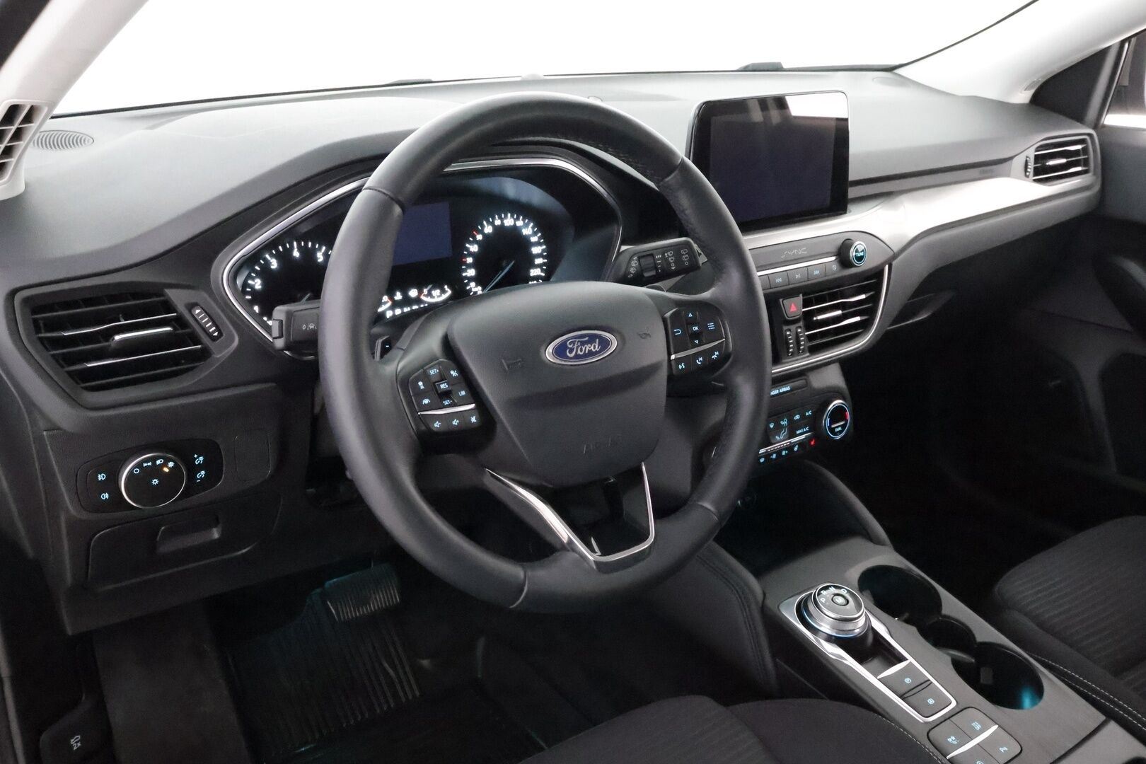 Ford Focus 2019 1,0 EcoBoost 125hv A8 Titanium Wagon * Webasto / Bang&Olufsen / Adapt.Vakkari / Navi / Adapt.LED / Kaistavahti - Suomiauto / 2x Renkaat aluvantein / Jakopää Ketjulla / Supervarusteet!