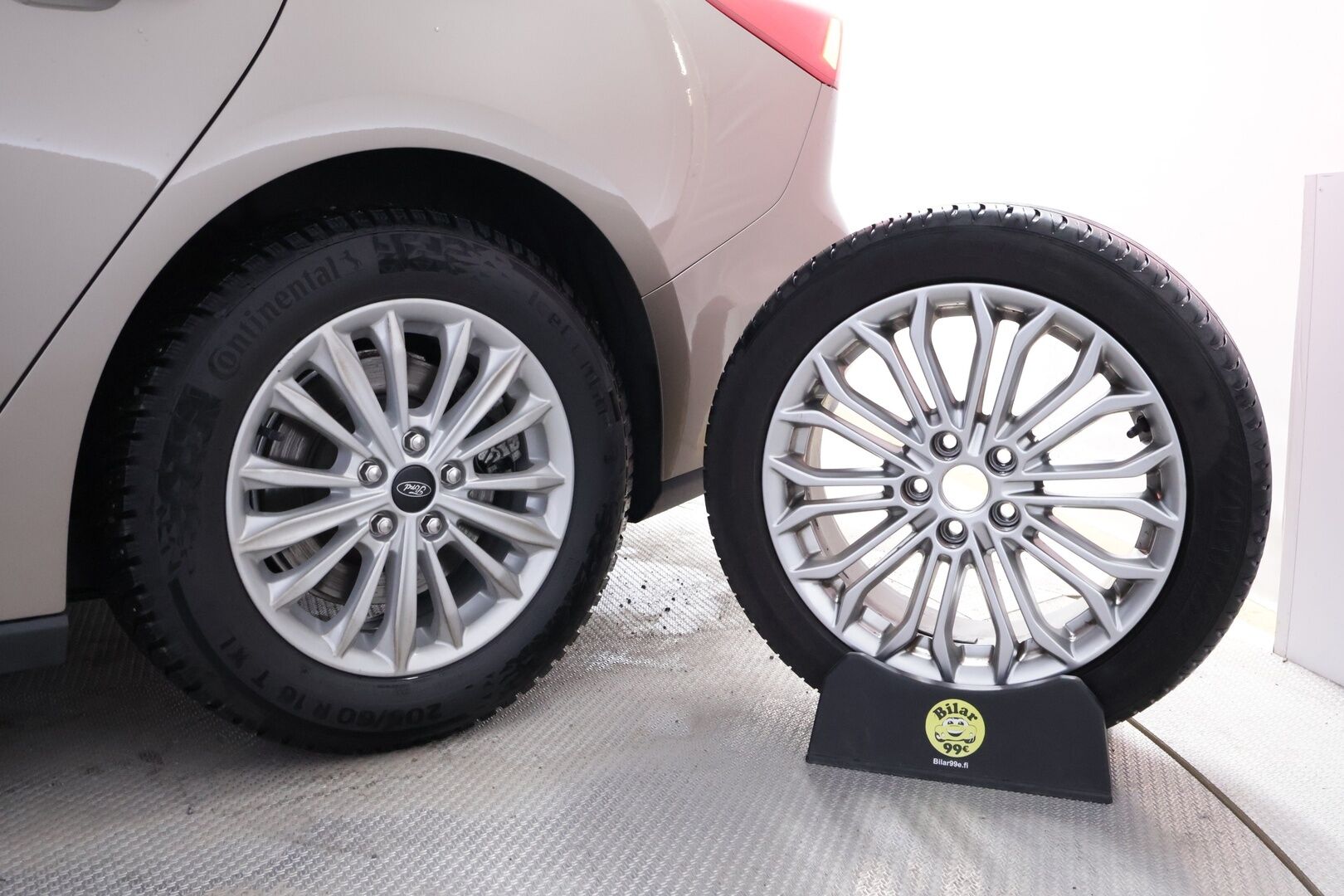 Ford Focus 2019 1,0 EcoBoost 125hv A8 Titanium Wagon * Webasto / Bang&Olufsen / Adapt.Vakkari / Navi / Adapt.LED / Kaistavahti - Suomiauto / 2x Renkaat aluvantein / Jakopää Ketjulla / Supervarusteet!