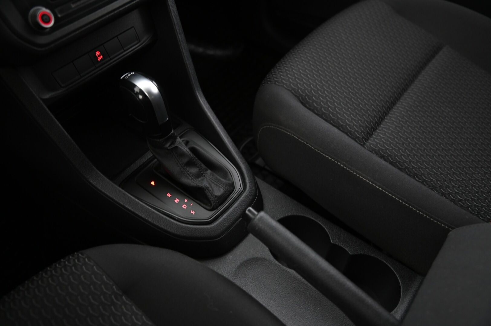 Volkswagen Caddy 2019 Trendline 2,0TDI 75 kW 5-Paik. - Webasto | Koukku | Vakkari | Bluetooth | 2x renkaat&vanteet | Suomi-auto