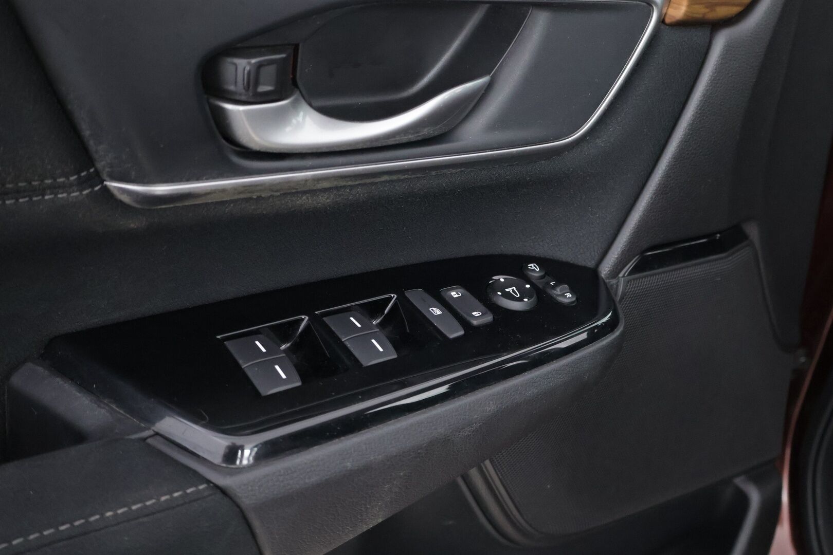 Honda CR-V 2019 Elegance AWD AT 193 hv - Suomiauto | Adapt.Vakkari | Koukku | Peruutuskamera | HiFi | LED | Navi | Apple&Android | 2x Hyvät Merkkirenkaat | Juuri katsastettu!