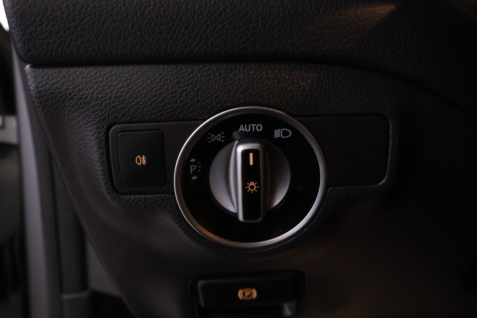 Mercedes-Benz CLA 2019 180 A Star Edition - * Vakionopeudensäädin | P-Kamera | Lohko + SisäP | Bluetooth | LED | 2x Alut *
