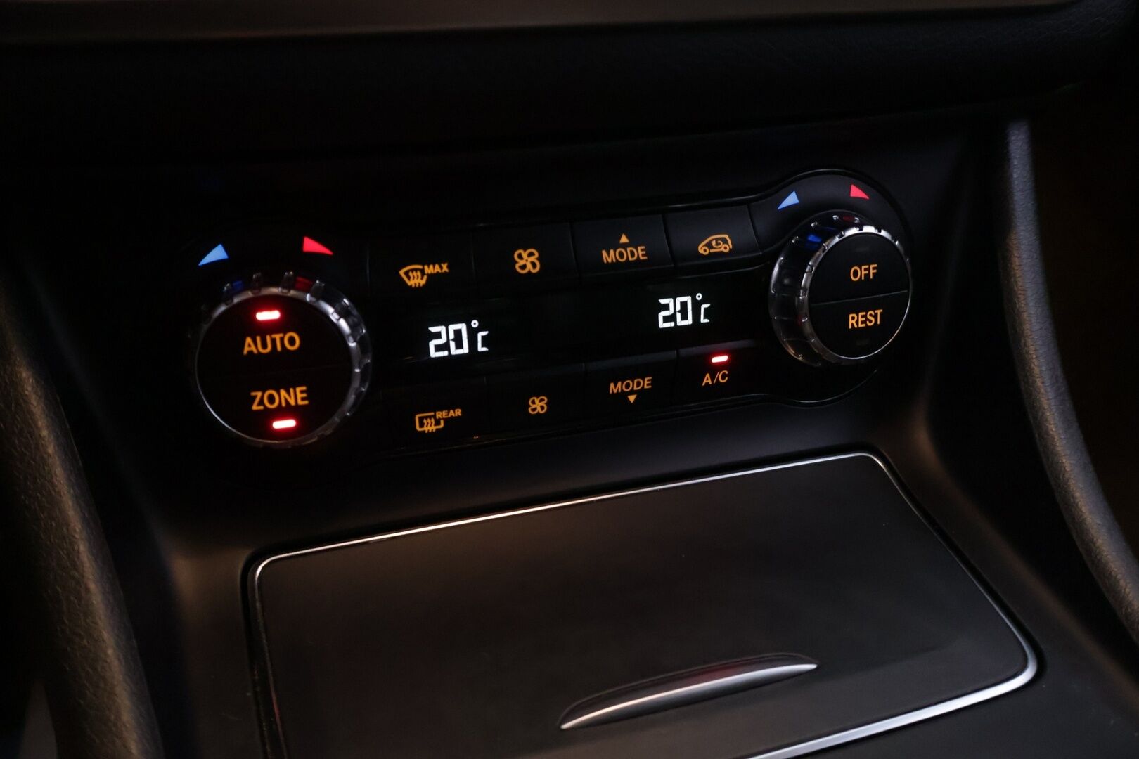 Mercedes-Benz CLA 2019 180 A Star Edition - * Vakionopeudensäädin | P-Kamera | Lohko + SisäP | Bluetooth | LED | 2x Alut *