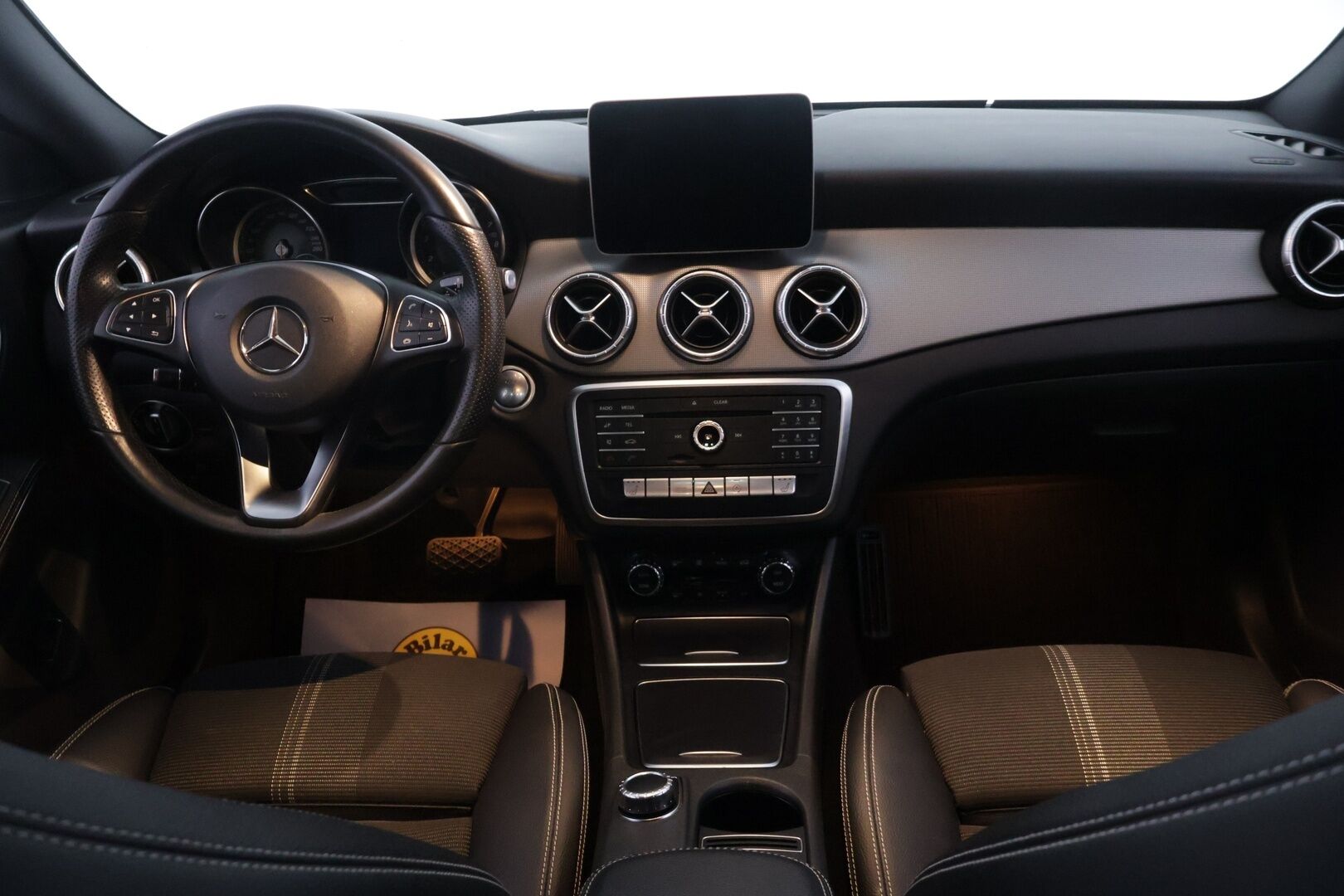 Mercedes-Benz CLA 2019 180 A Star Edition - * Vakionopeudensäädin | P-Kamera | Lohko + SisäP | Bluetooth | LED | 2x Alut *