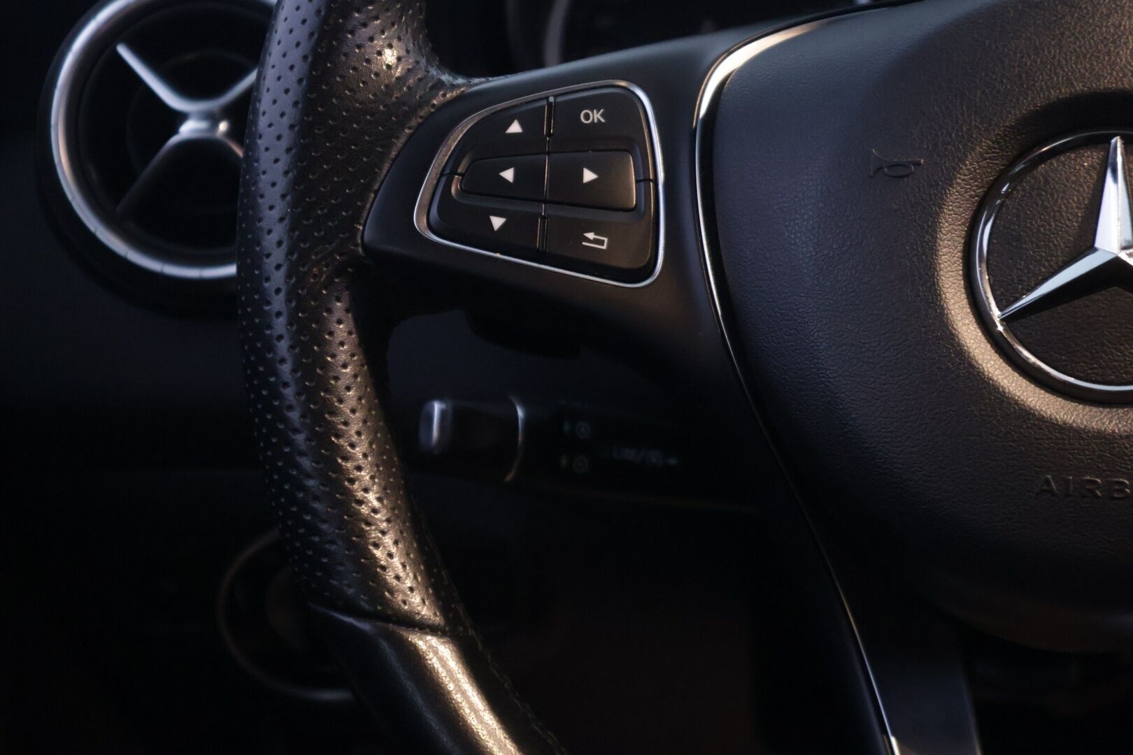 Mercedes-Benz CLA 2019 180 A Star Edition - * Vakionopeudensäädin | P-Kamera | Lohko + SisäP | Bluetooth | LED | 2x Alut *