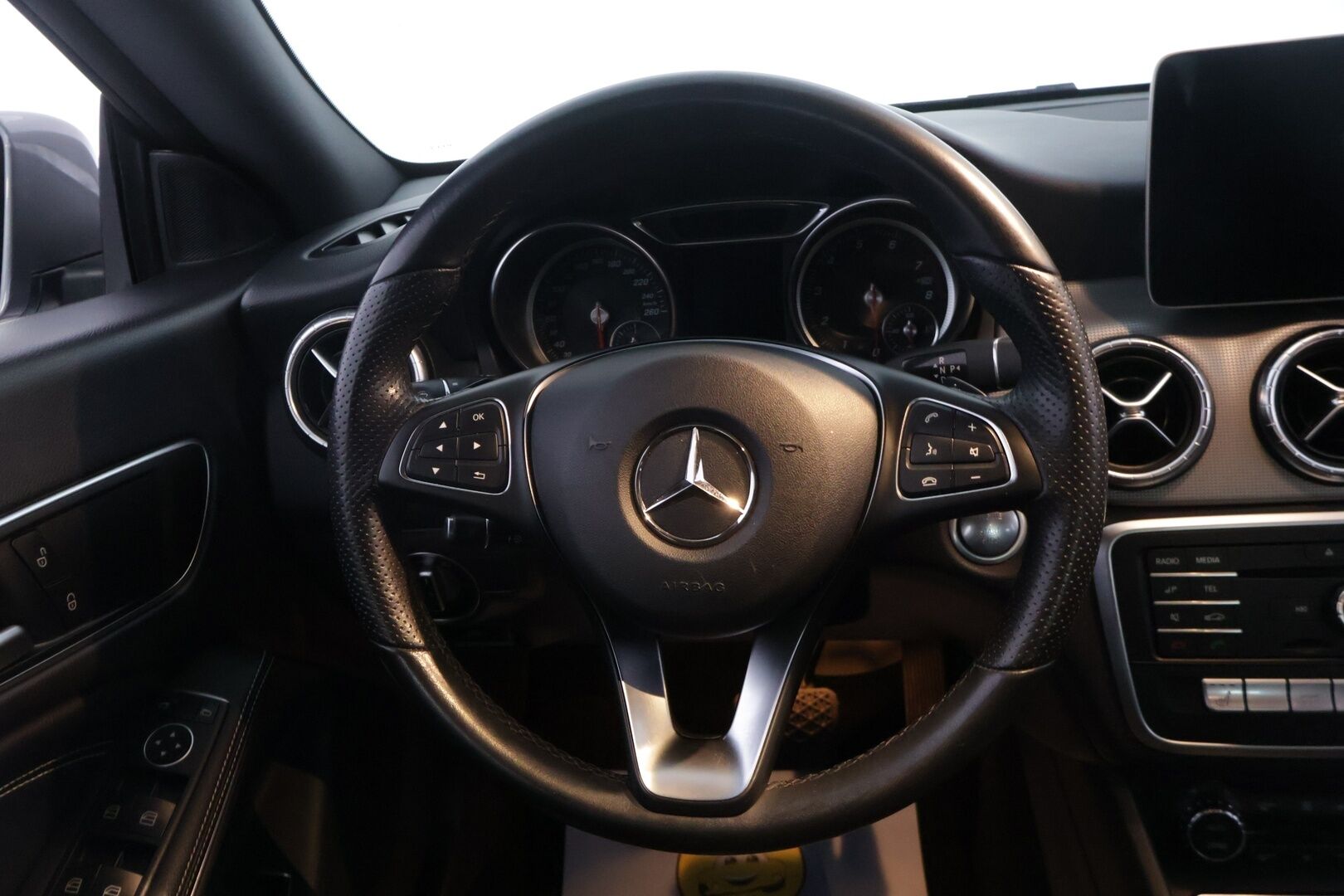 Mercedes-Benz CLA 2019 180 A Star Edition - * Vakionopeudensäädin | P-Kamera | Lohko + SisäP | Bluetooth | LED | 2x Alut *