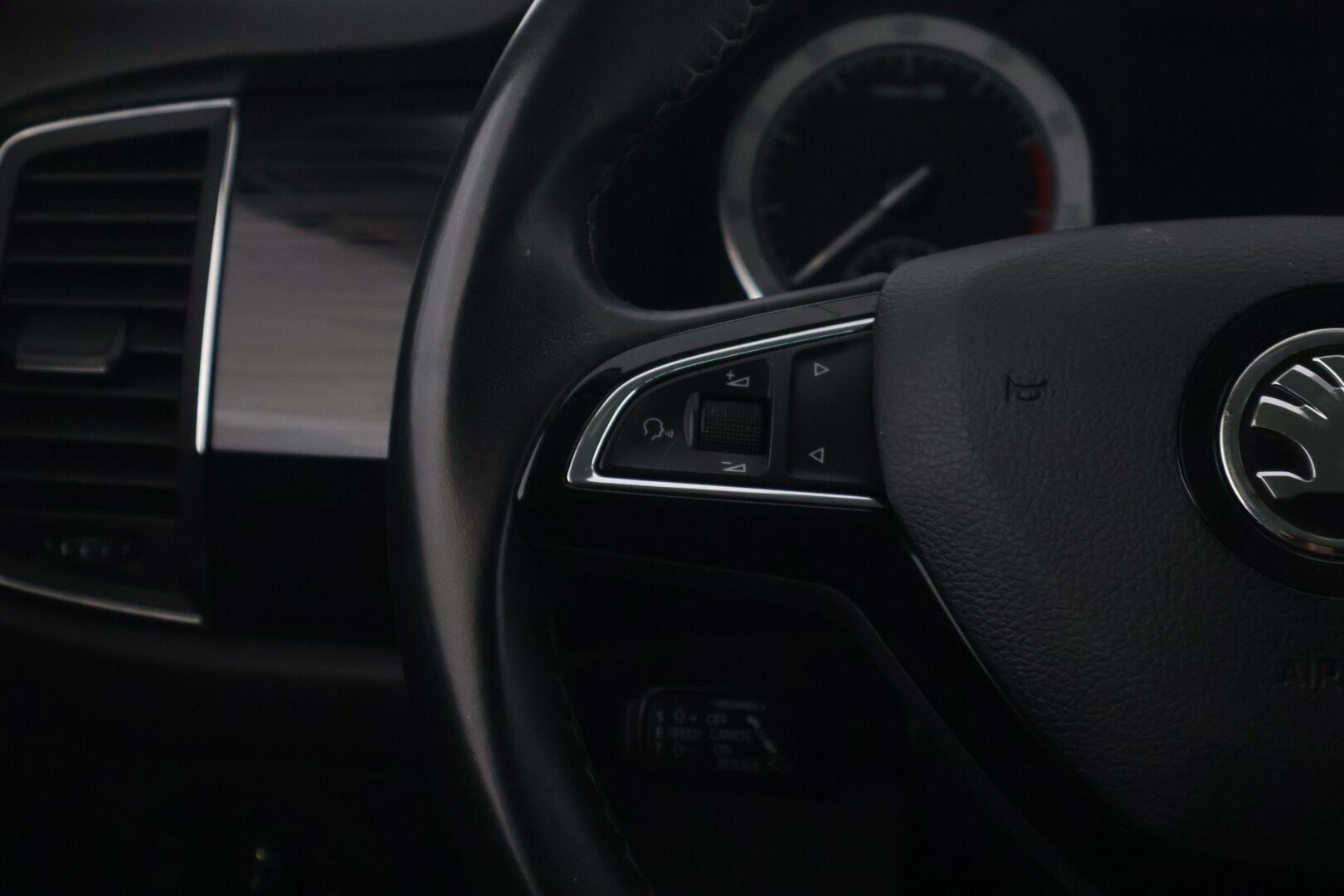 Skoda Kodiaq 2019 2,0 TSI 4x4 Style DSG Autom. - | Webasto | Koukku | ACC | LED | Ratinlämmitin | Pysäköinti avustin | Canton | Suomi-auto|