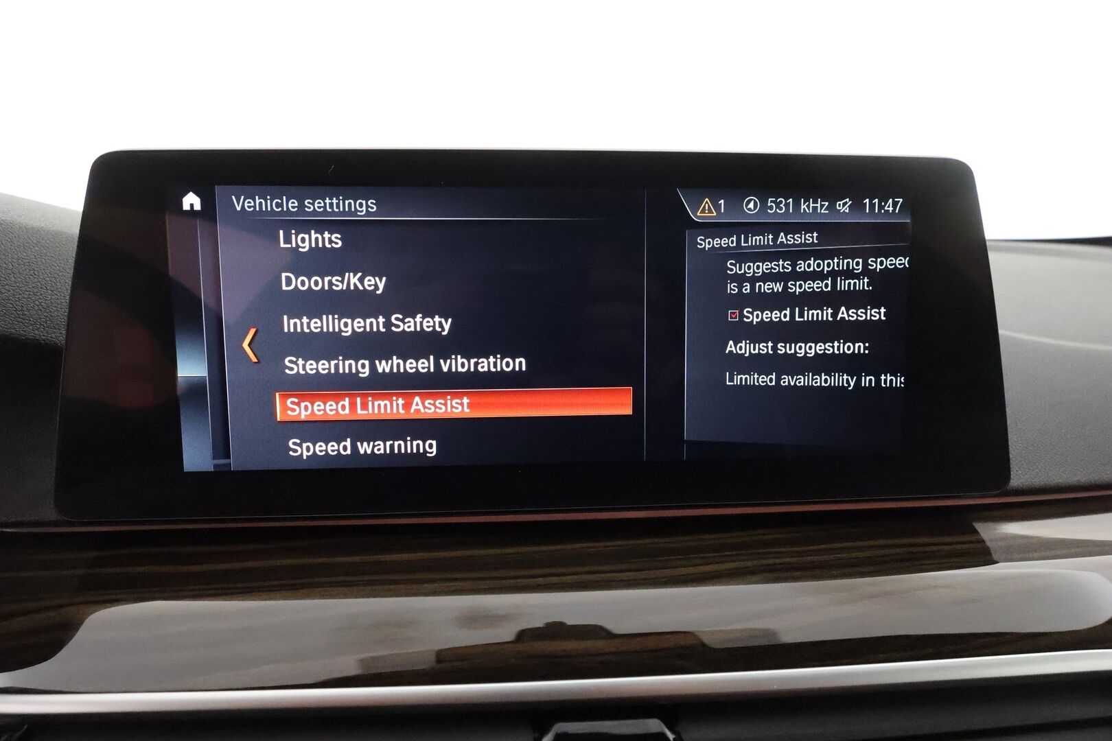 BMW 530 2017 G31 Touring 530d A xDrive Business - 3,99 % KORKOTARJOUS TÄHÄN AUTOON - Panorama / HUD / 360° Kamera / Webasto / Koukku / Sporttinahat /  Adapt. Vakkari / Adapt. LED / Kaistavahti / Navi / KeylessGO / 2x Renkaat