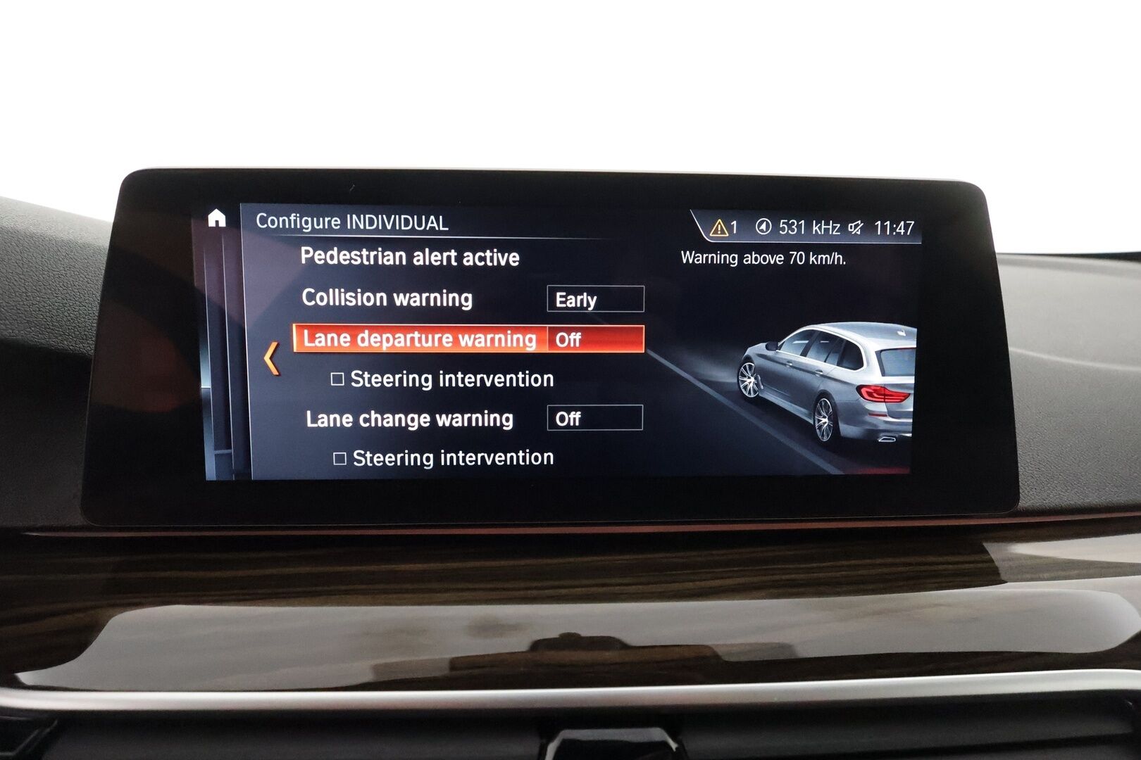 BMW 530 2017 G31 Touring 530d A xDrive Business - 3,99 % KORKOTARJOUS TÄHÄN AUTOON - Panorama / HUD / 360° Kamera / Webasto / Koukku / Sporttinahat /  Adapt. Vakkari / Adapt. LED / Kaistavahti / Navi / KeylessGO / 2x Renkaat