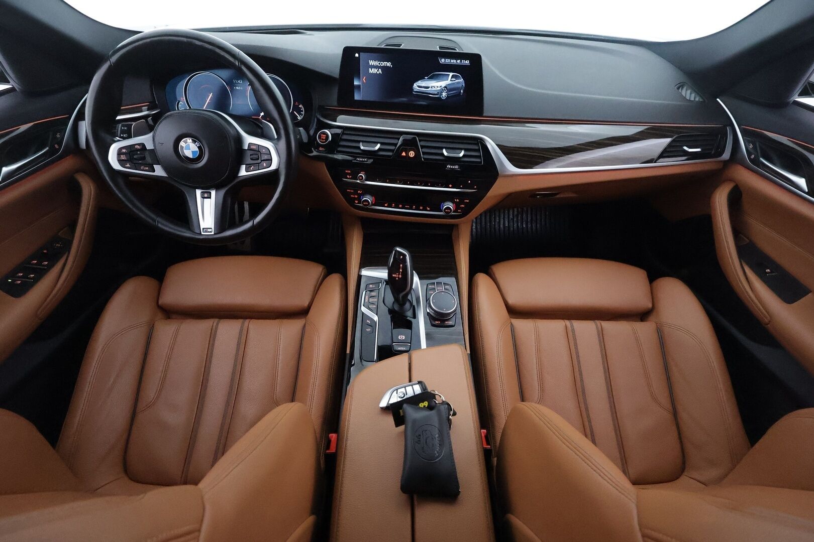 BMW 530 2017 G31 Touring 530d A xDrive Business - 3,99 % KORKOTARJOUS TÄHÄN AUTOON - Panorama / HUD / 360° Kamera / Webasto / Koukku / Sporttinahat /  Adapt. Vakkari / Adapt. LED / Kaistavahti / Navi / KeylessGO / 2x Renkaat
