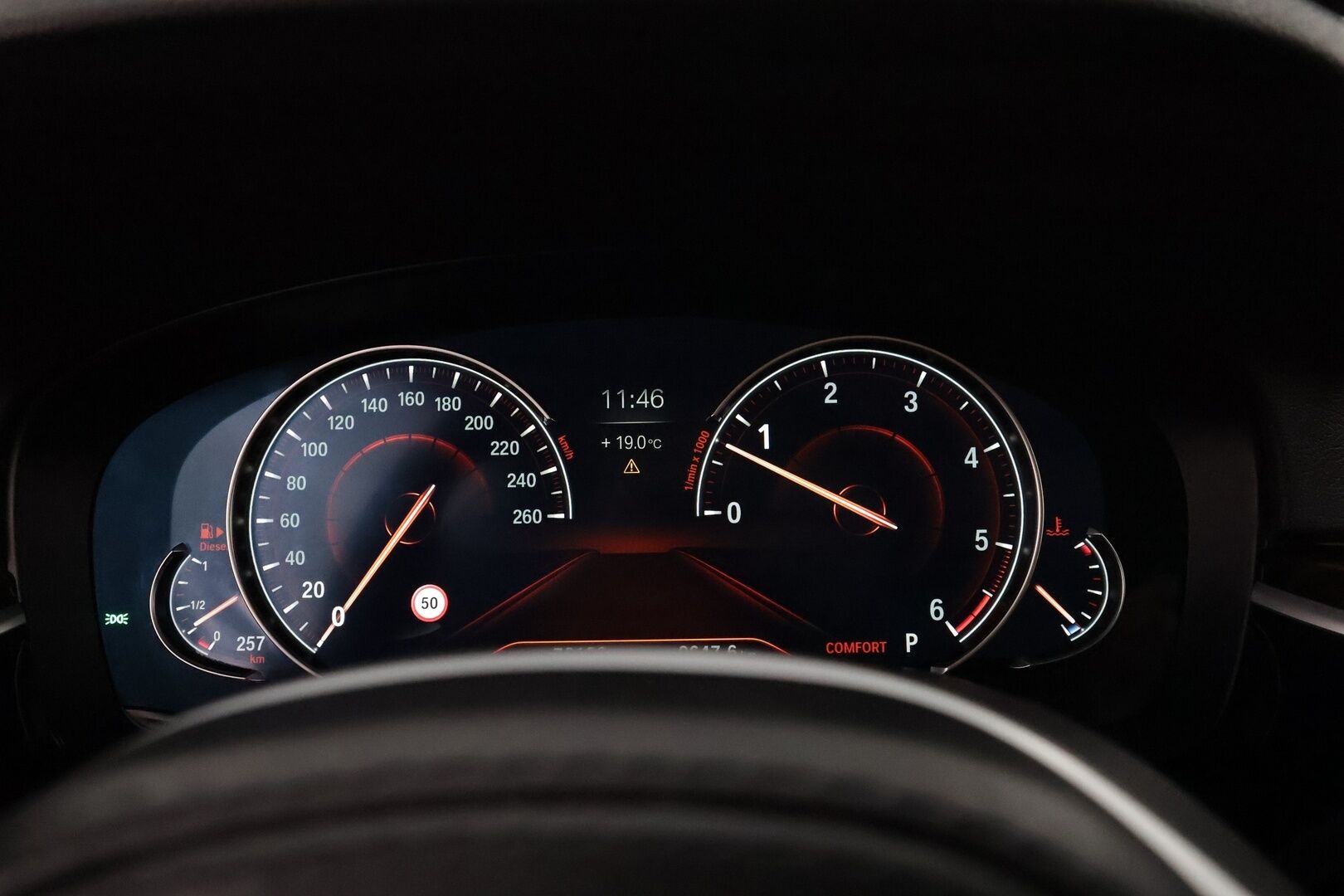 BMW 530 2017 G31 Touring 530d A xDrive Business - 3,99 % KORKOTARJOUS TÄHÄN AUTOON - Panorama / HUD / 360° Kamera / Webasto / Koukku / Sporttinahat /  Adapt. Vakkari / Adapt. LED / Kaistavahti / Navi / KeylessGO / 2x Renkaat
